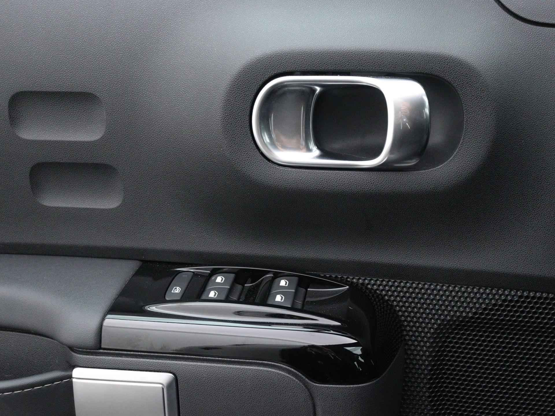 Citroen C3 Feel Edition 83pk | Navigatie | Achteruitrijcamera | Climate Control | Cruise Control | Led koplampen | Armsteun | Apple Carplay / Android Auto | DAB+ radio | Bluetooth | Donker getint glas | Afwijkende dakkleur | 16" lichtmetalen velgen | - 17/35