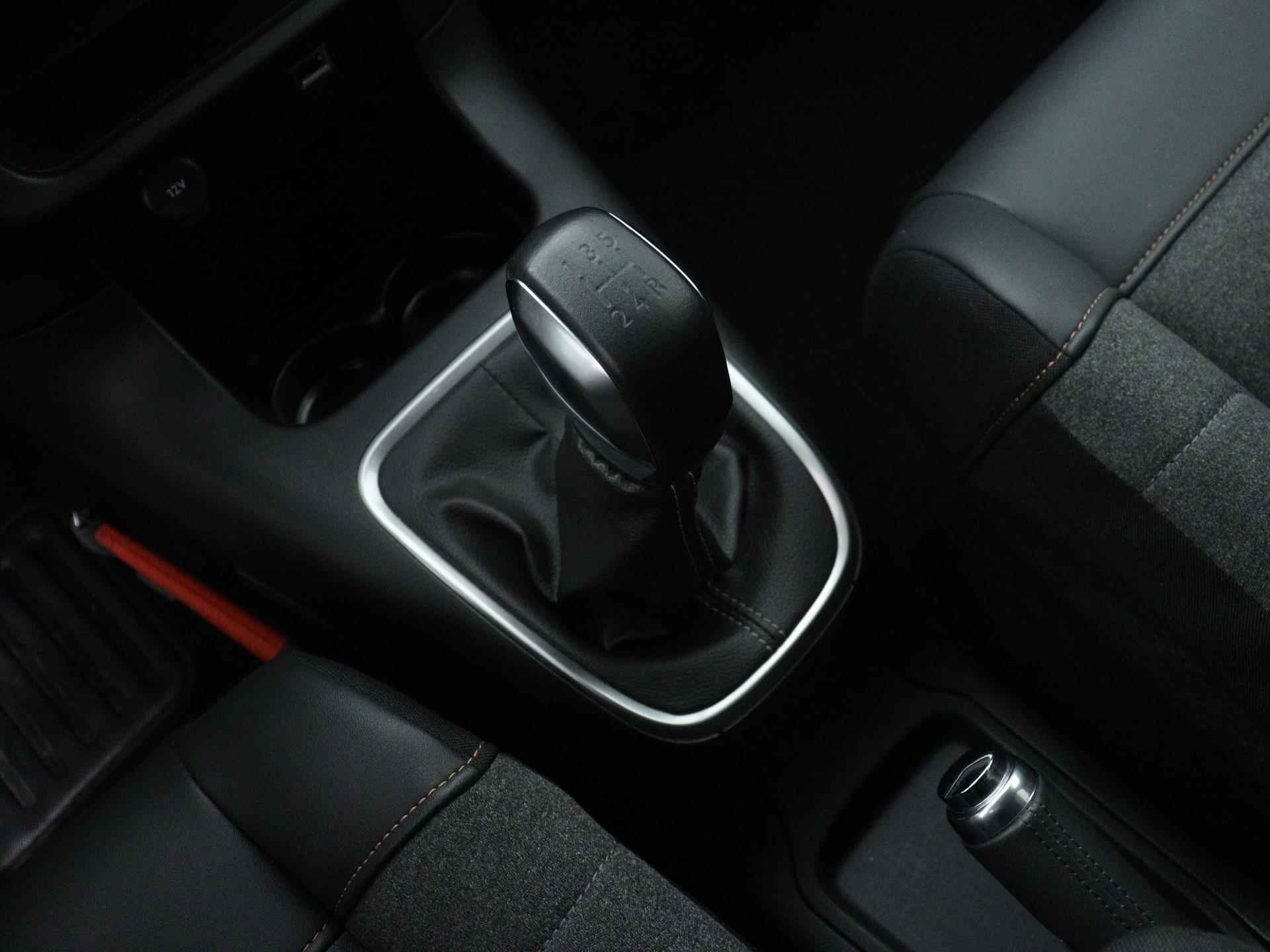 Citroen C3 Feel Edition 83pk | Navigatie | Achteruitrijcamera | Climate Control | Cruise Control | Led koplampen | Armsteun | Apple Carplay / Android Auto | DAB+ radio | Bluetooth | Donker getint glas | Afwijkende dakkleur | 16" lichtmetalen velgen | - 27/35