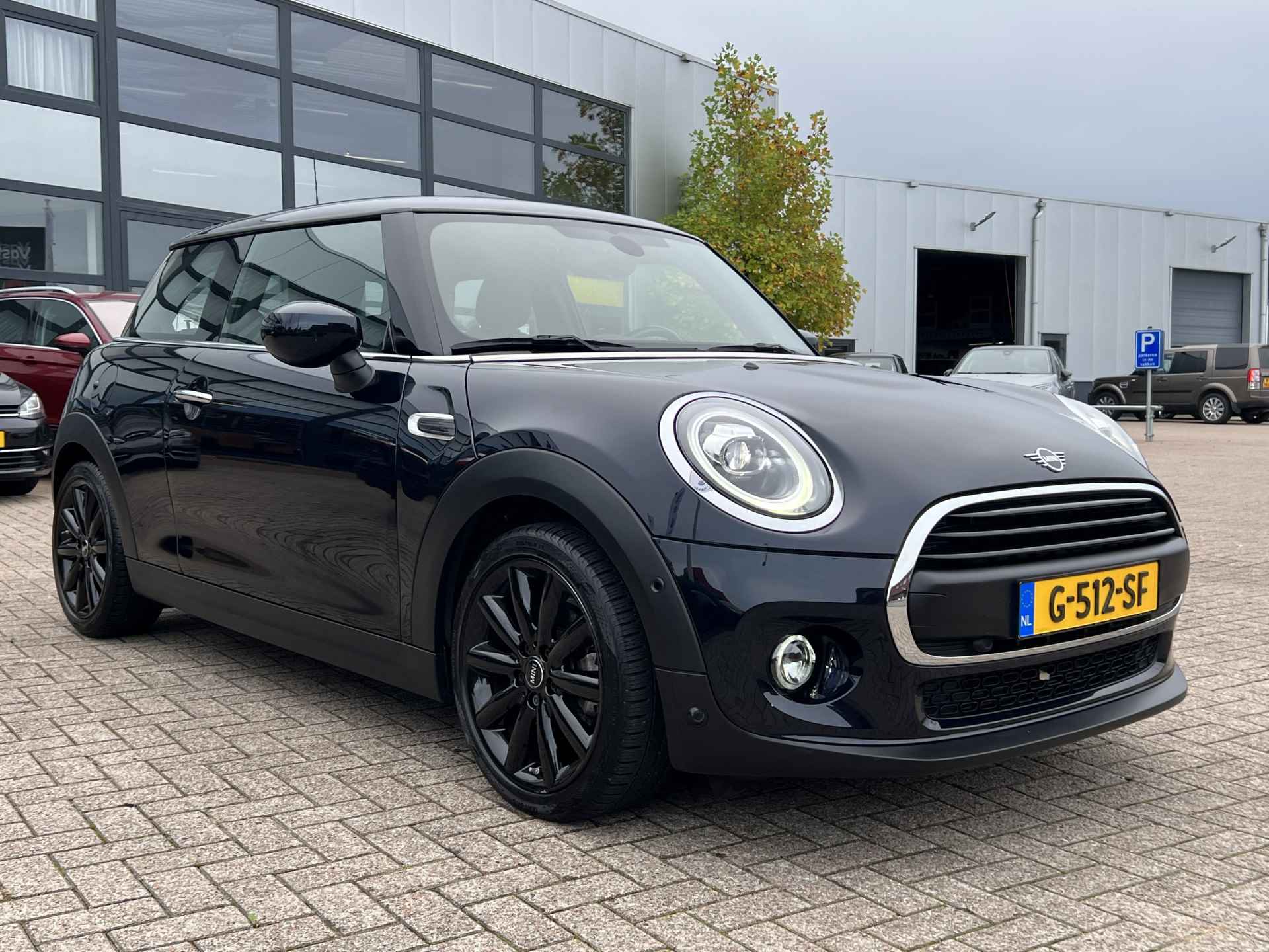 MINI Mini 1.5 One 102 pk Serious Business Navigatie Prof Led Koplampen Camera Parkeersensoren v+a  Clima + Cruise Control Harman Kardon Audio Carplay Keyless Entry NL Auto 1e Eigenaar - 7/43