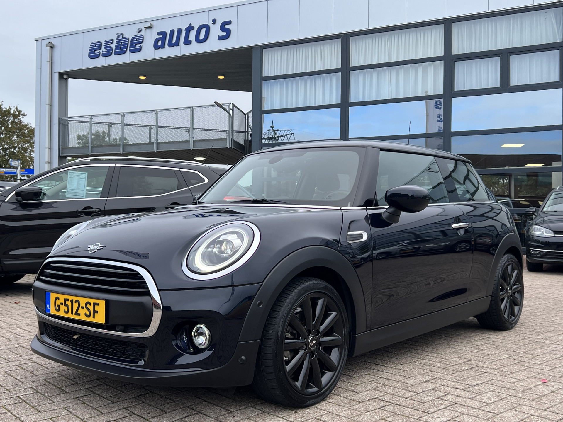 MINI Mini 1.5 One 102 pk Serious Business Navigatie Prof Led Koplampen Camera Parkeersensoren v+a  Clima + Cruise Control Harman Kardon Audio Carplay Keyless Entry NL Auto 1e Eigenaar