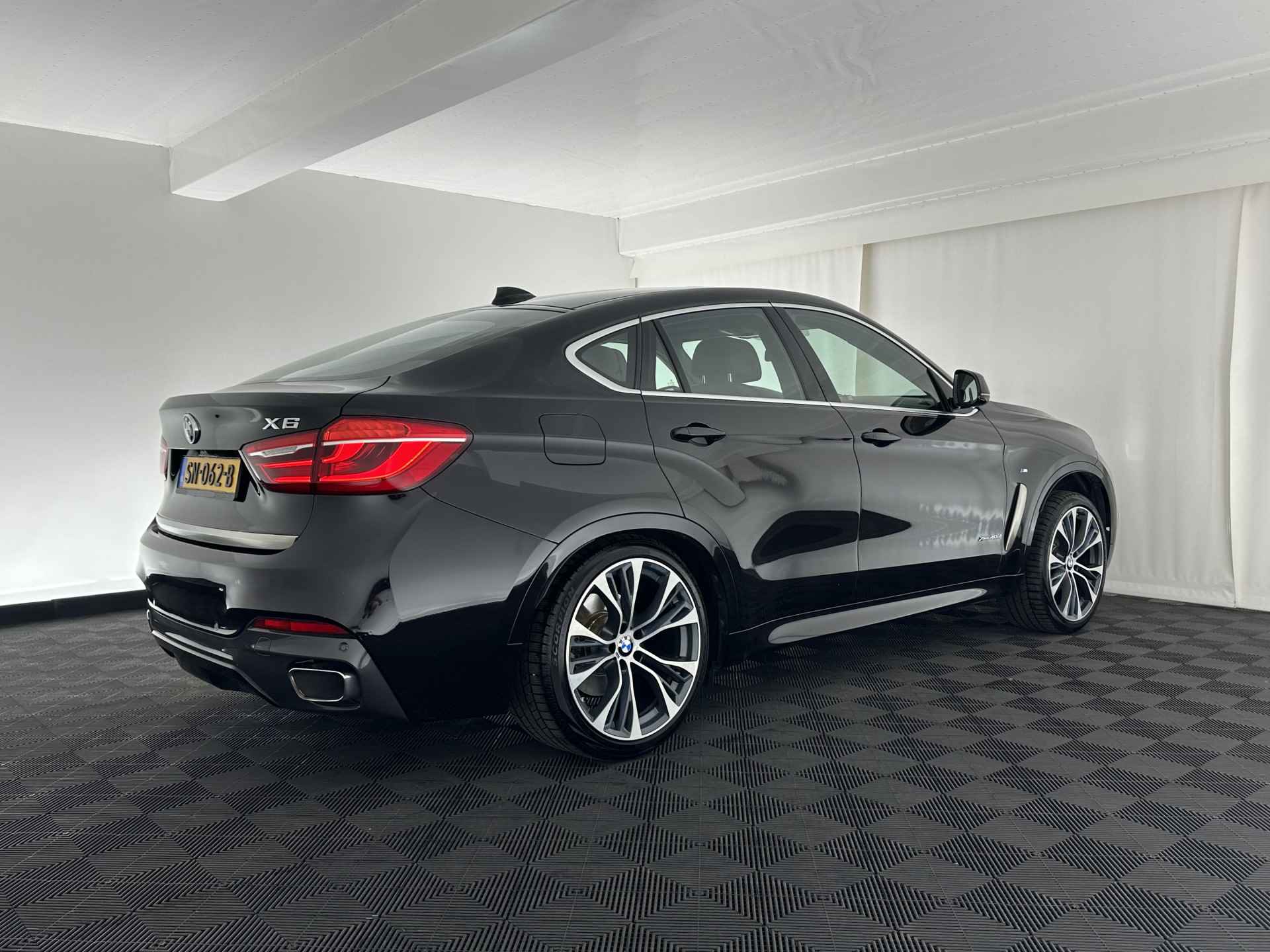 BMW X6 xDrive40d M-Sport Edition Aut. *PANO | BANG/OLUFSEN-SURROUND | MERINO-VOLLEDER | SOFT-CLOSE | FULL-LED | VIRTUAL-COCKPIT | HEAD-UP | COMFORT-SEATS | BLIND-SPOT | KEYLESS | NAVI-FULLMAP | MEMORY-PACK | CAMERA | 21 - 6/33