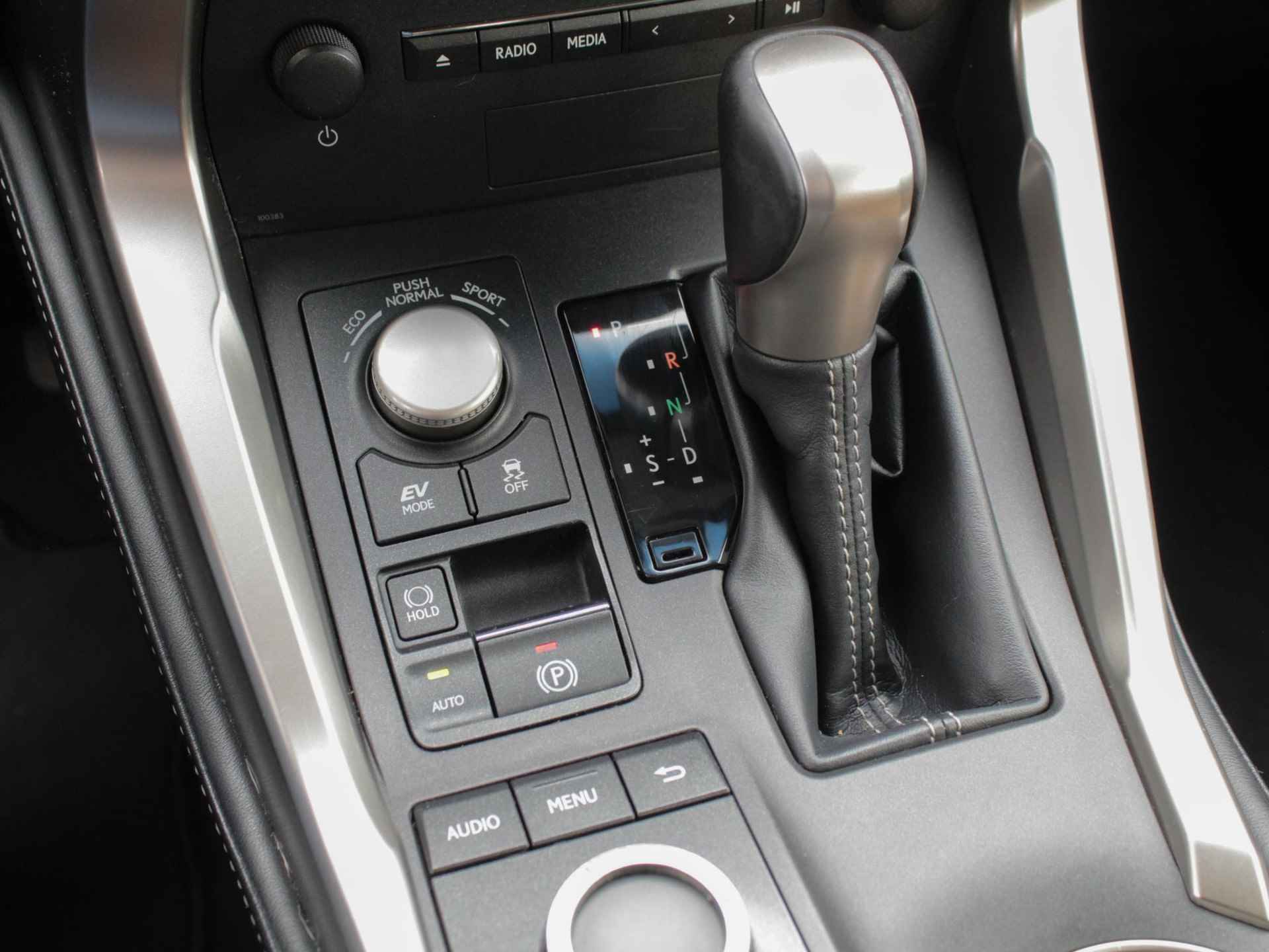 Lexus NX 300h Business Line Automaat | Navi | Camera | Leder | Clima | Lm-Velgen - 15/25