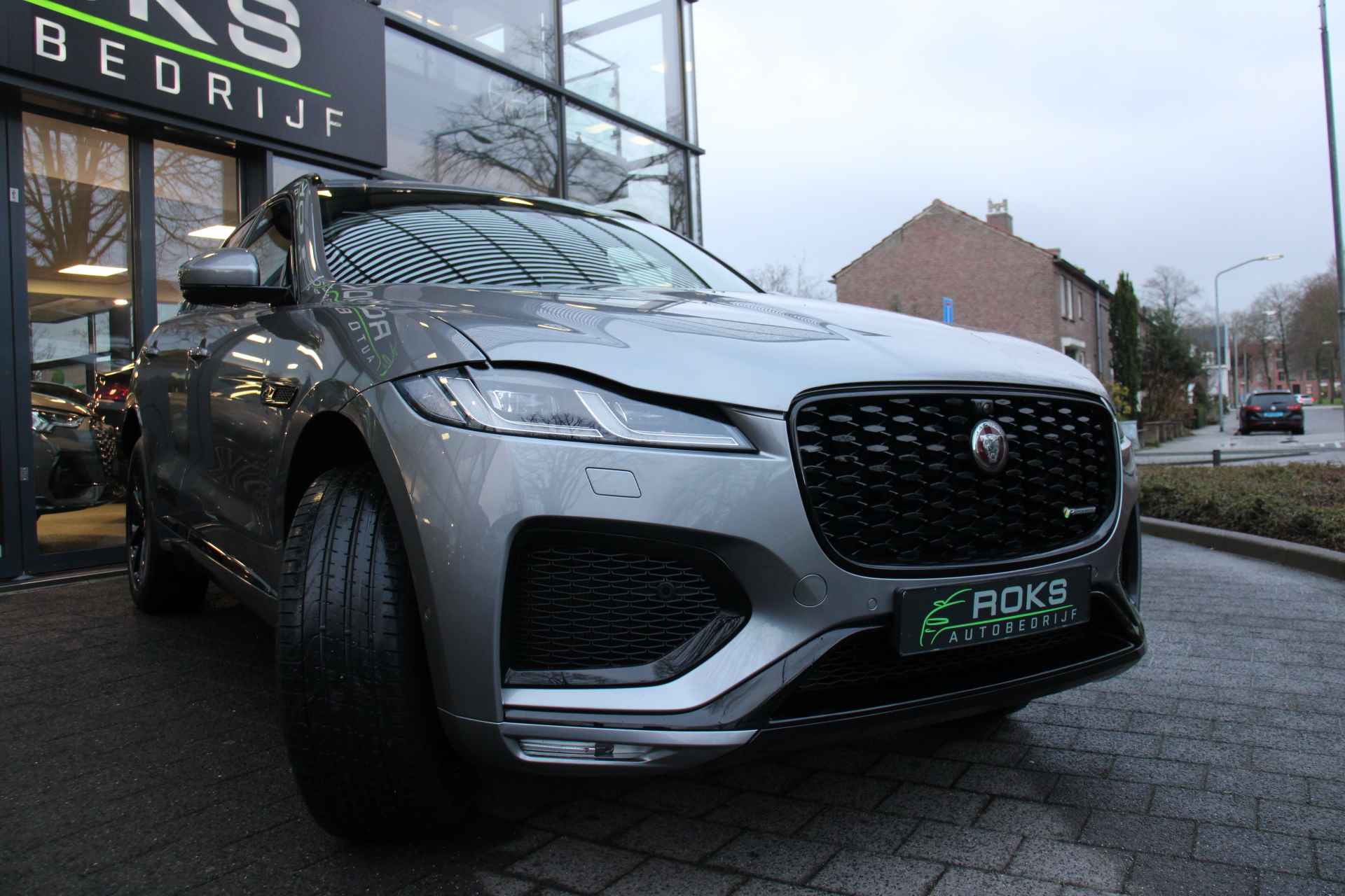 Jaguar F-Pace 2.0 P400e PHEV R-Dynamic S BlackPack - 12/31