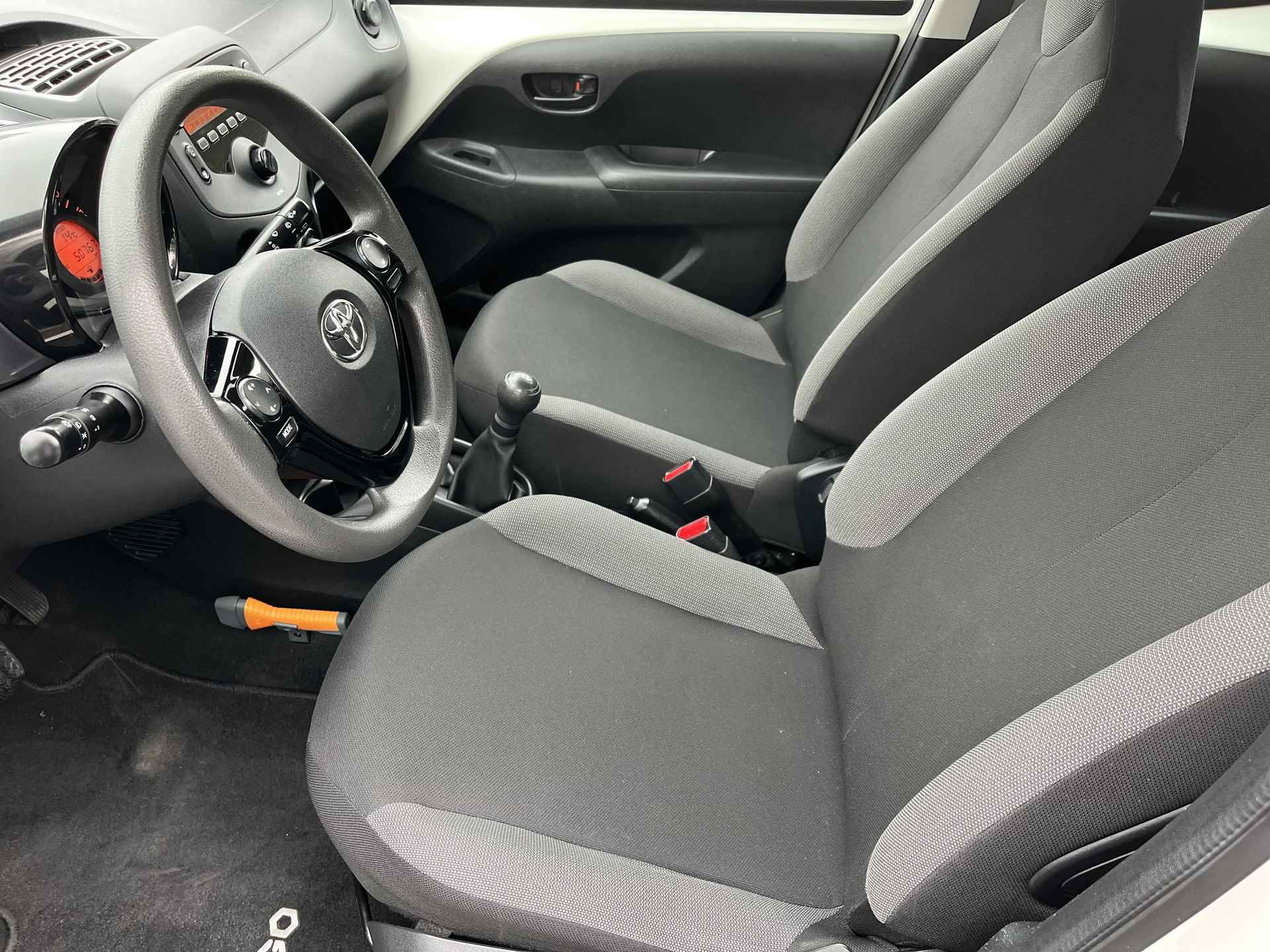Toyota Aygo 1.0 VVT-i x-fun | Airco | Bluetooth - 12/19