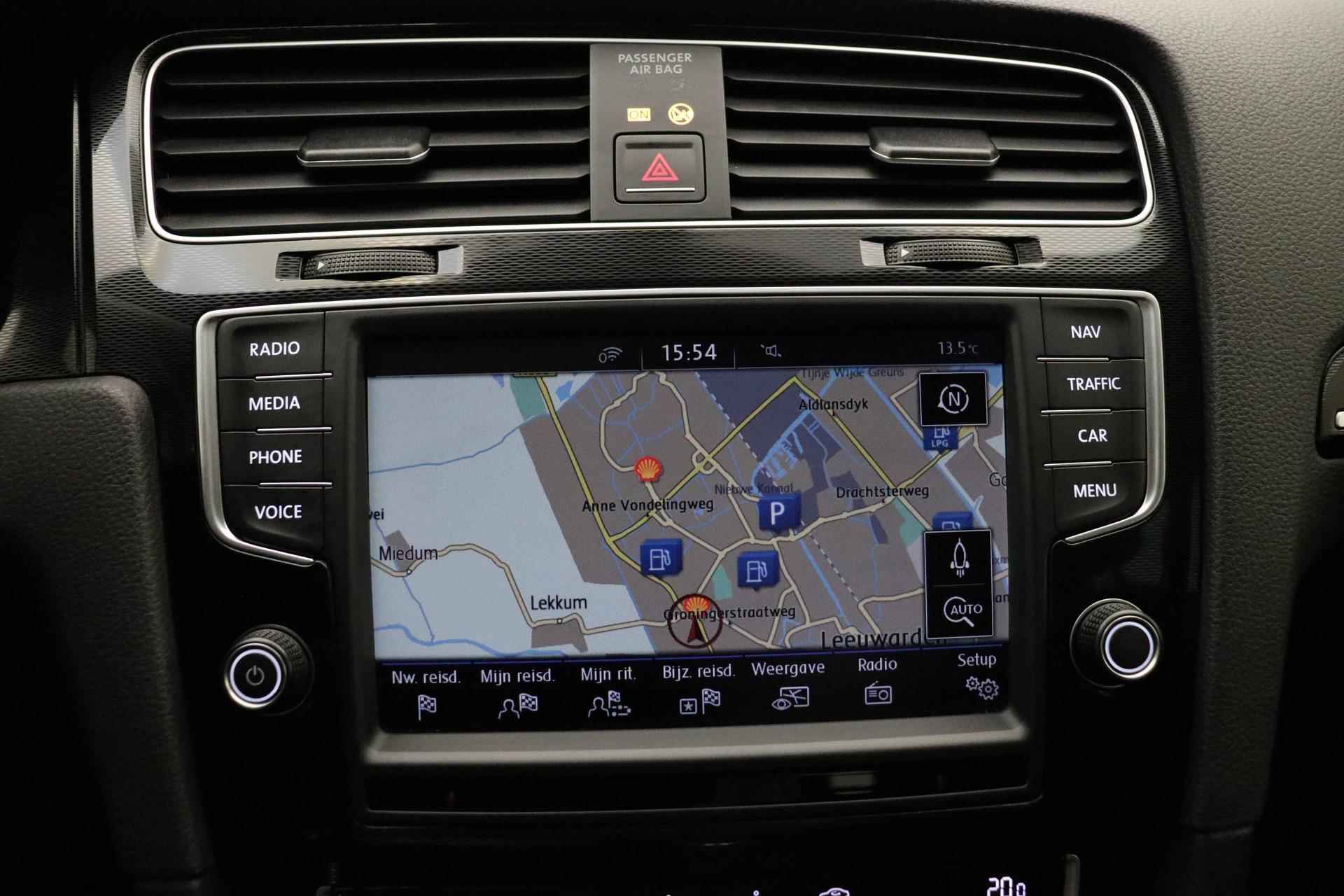 Volkswagen Golf 1.4 TSI GTE | Navigatie | Climate Control | Trekhaak | Parkeersensoren voor + achter | - 25/38