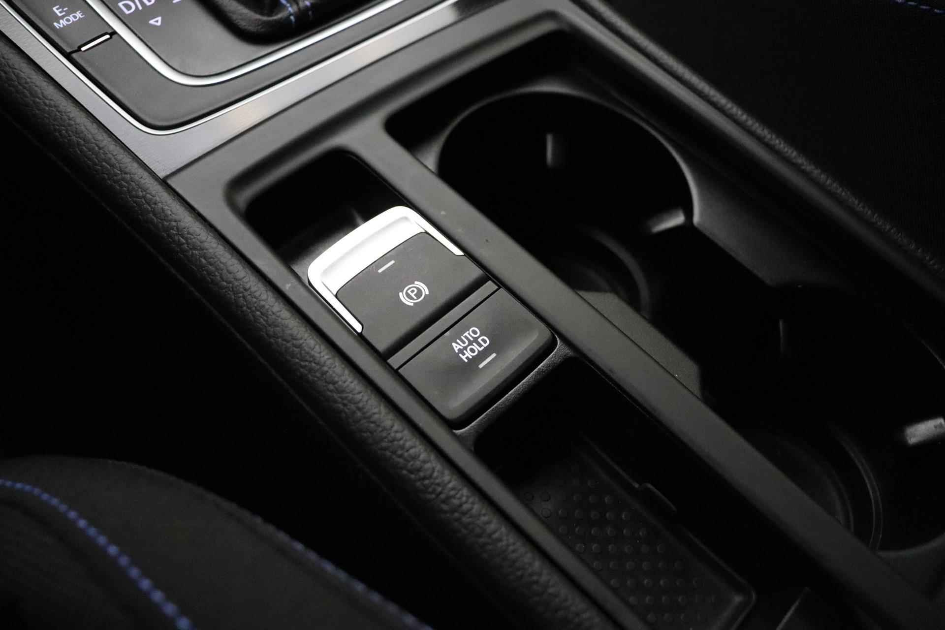 Volkswagen Golf 1.4 TSI GTE | Navigatie | Climate Control | Trekhaak | Parkeersensoren voor + achter | - 28/38