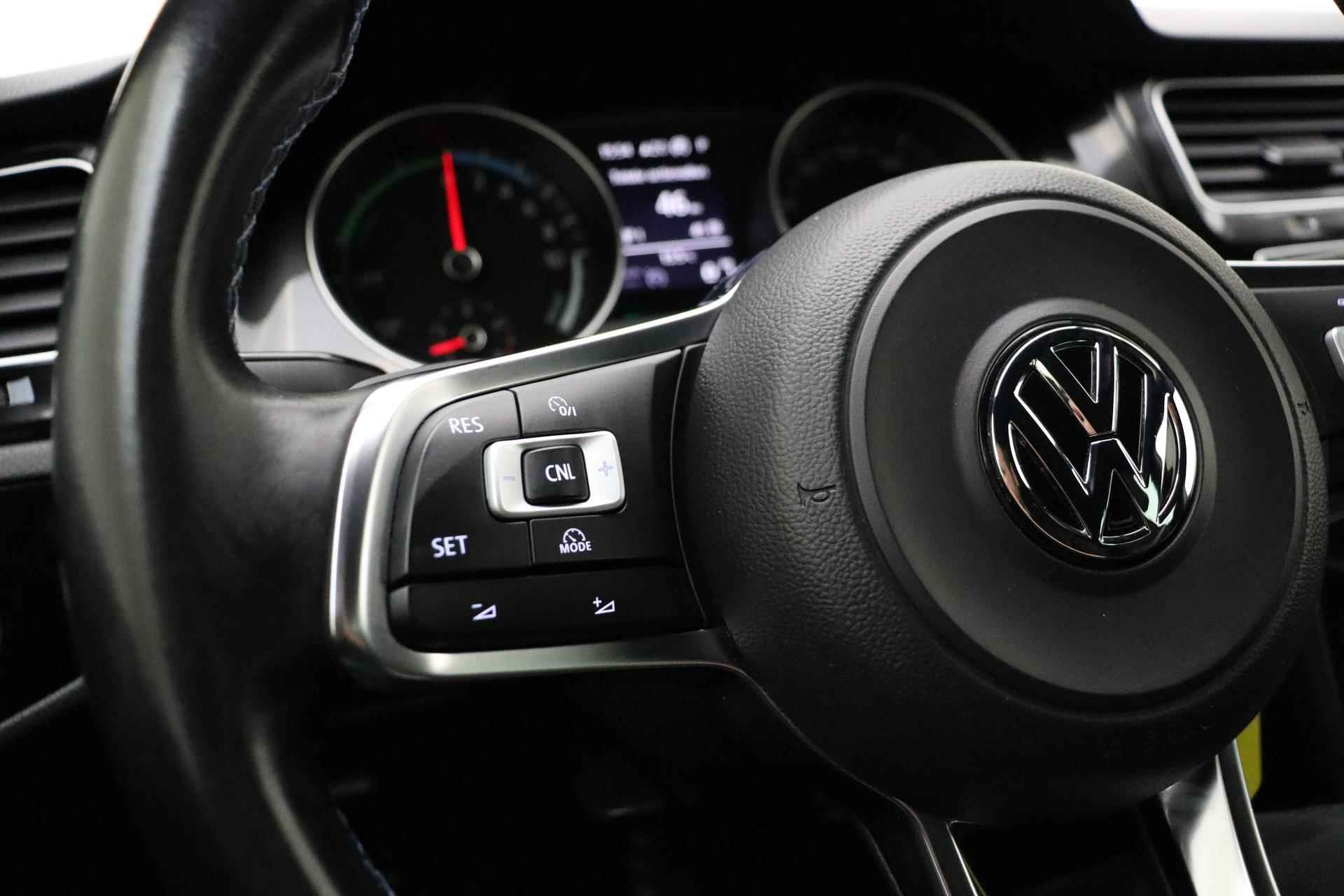 Volkswagen Golf 1.4 TSI GTE | Navigatie | Climate Control | Trekhaak | Parkeersensoren voor + achter | - 29/38