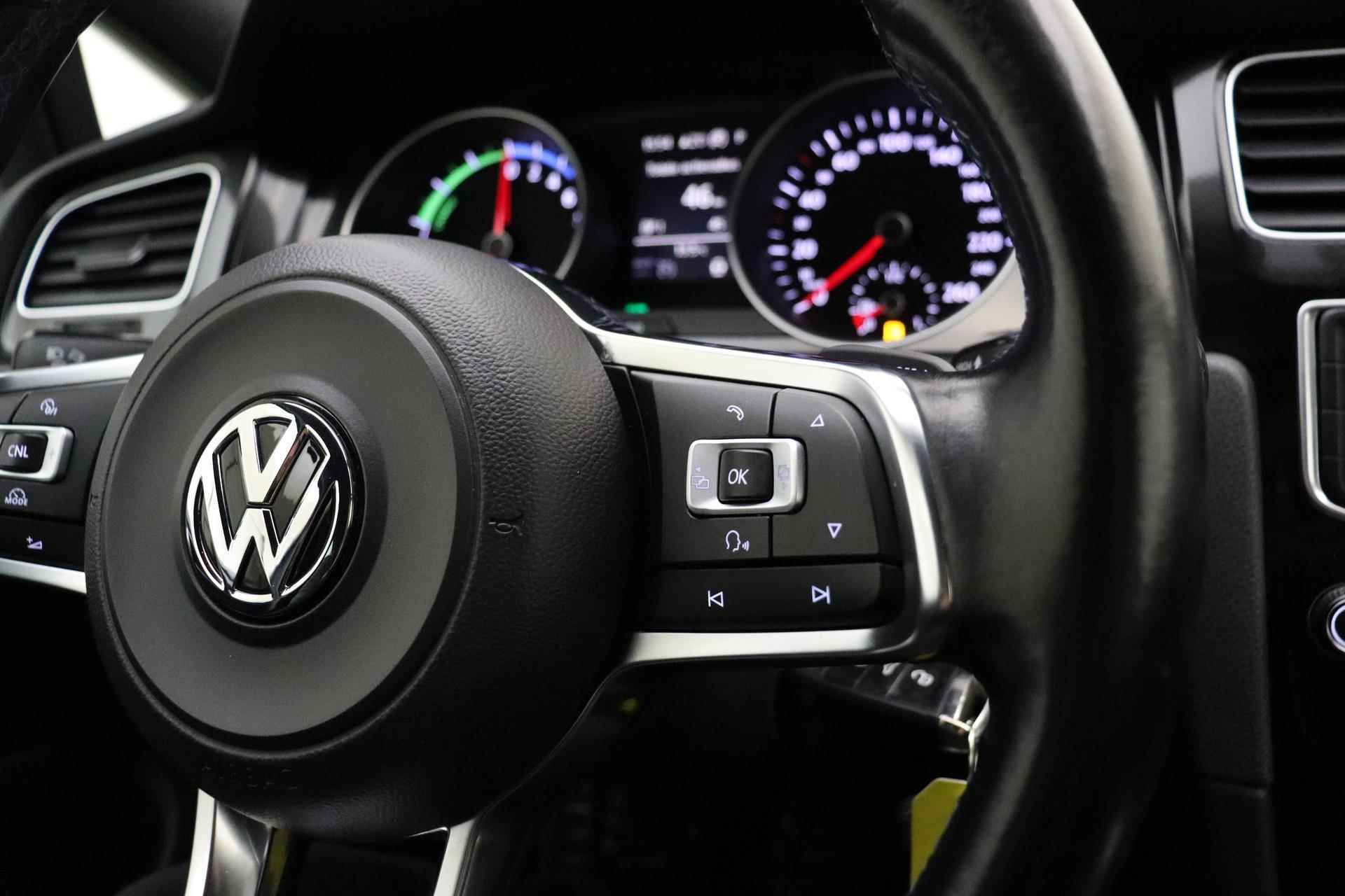 Volkswagen Golf 1.4 TSI GTE | Navigatie | Climate Control | Trekhaak | Parkeersensoren voor + achter | - 31/38