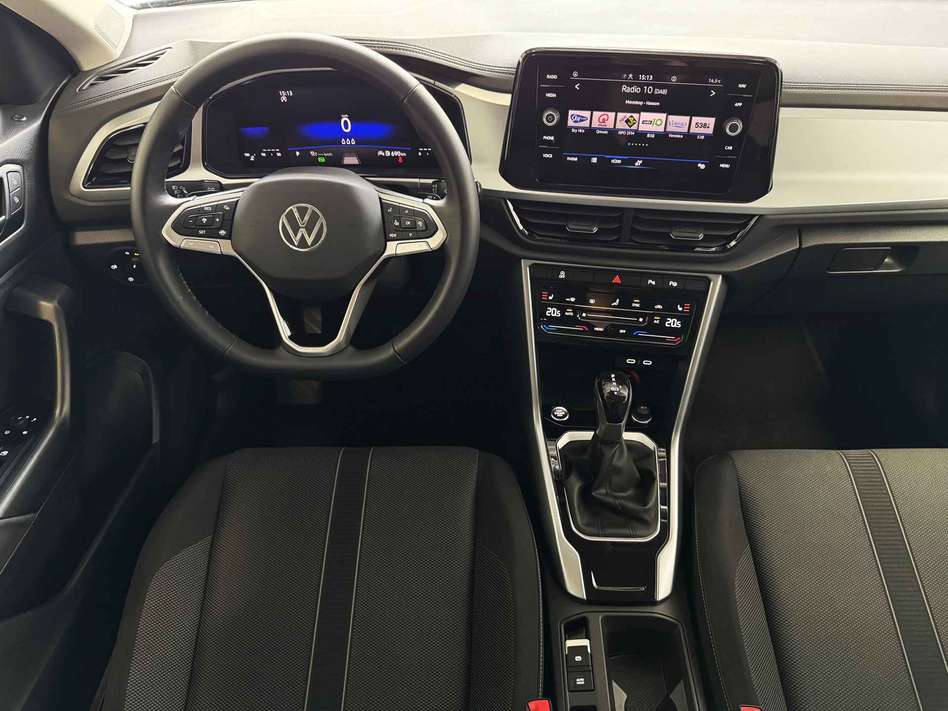 Volkswagen T-Roc 1.5 TSI 150PK EVO ADAP.CRUISE LED VIR.COCKPIT CAMERA STOEL.VERW. 17''LMV KEYLESS 2024 70 BIJNA NIEUWE VOLKSWAGEN'S UIT VOORRAAD LEVERBAAR - 21/76