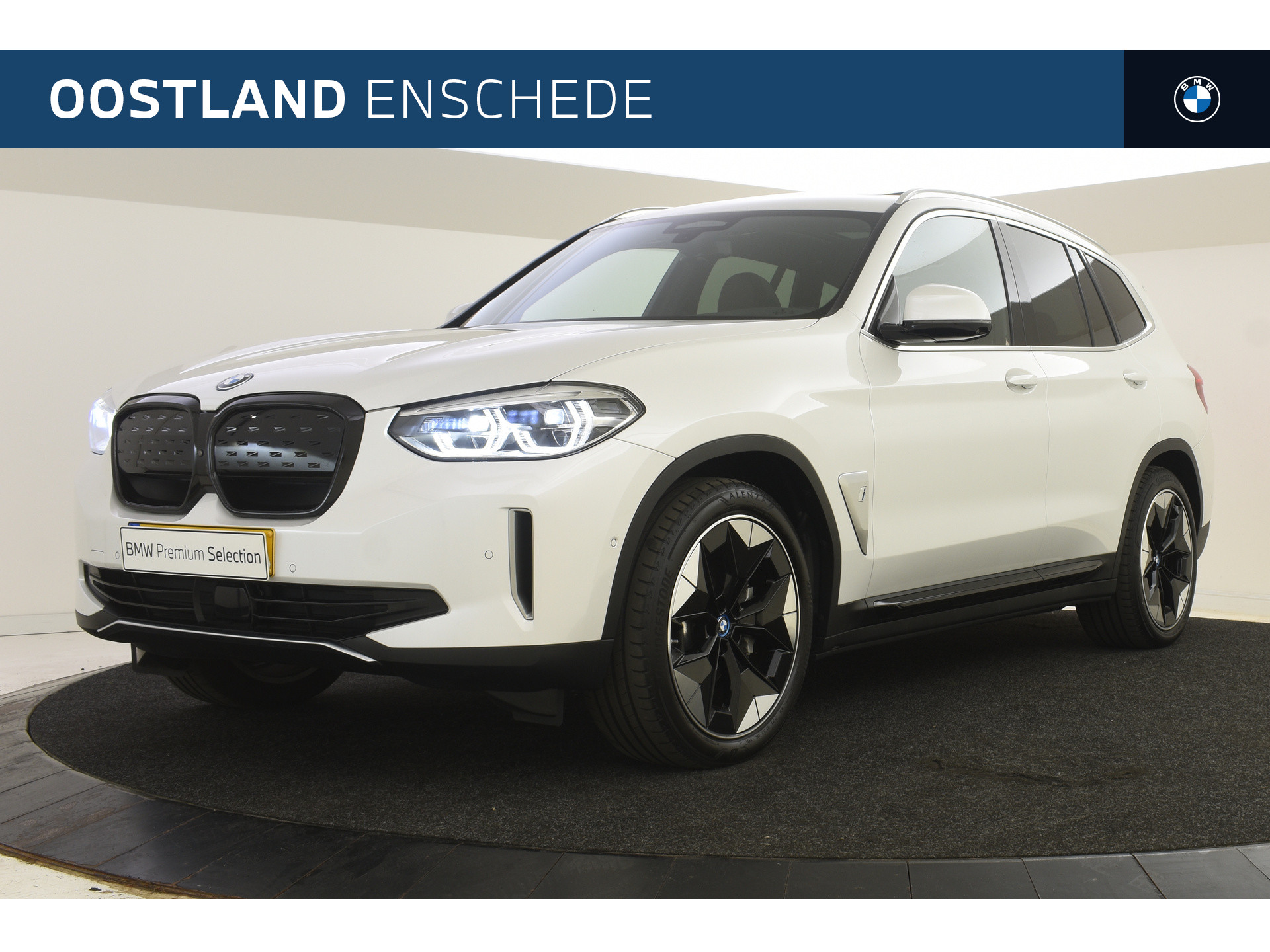 BMW iX3 High Executive 80 kWh / Sportstoelen / Trekhaak / Adaptieve LED / Parking Assistant Plus / Comfort Access / BMW Gesture Control / Adaptief onderstel