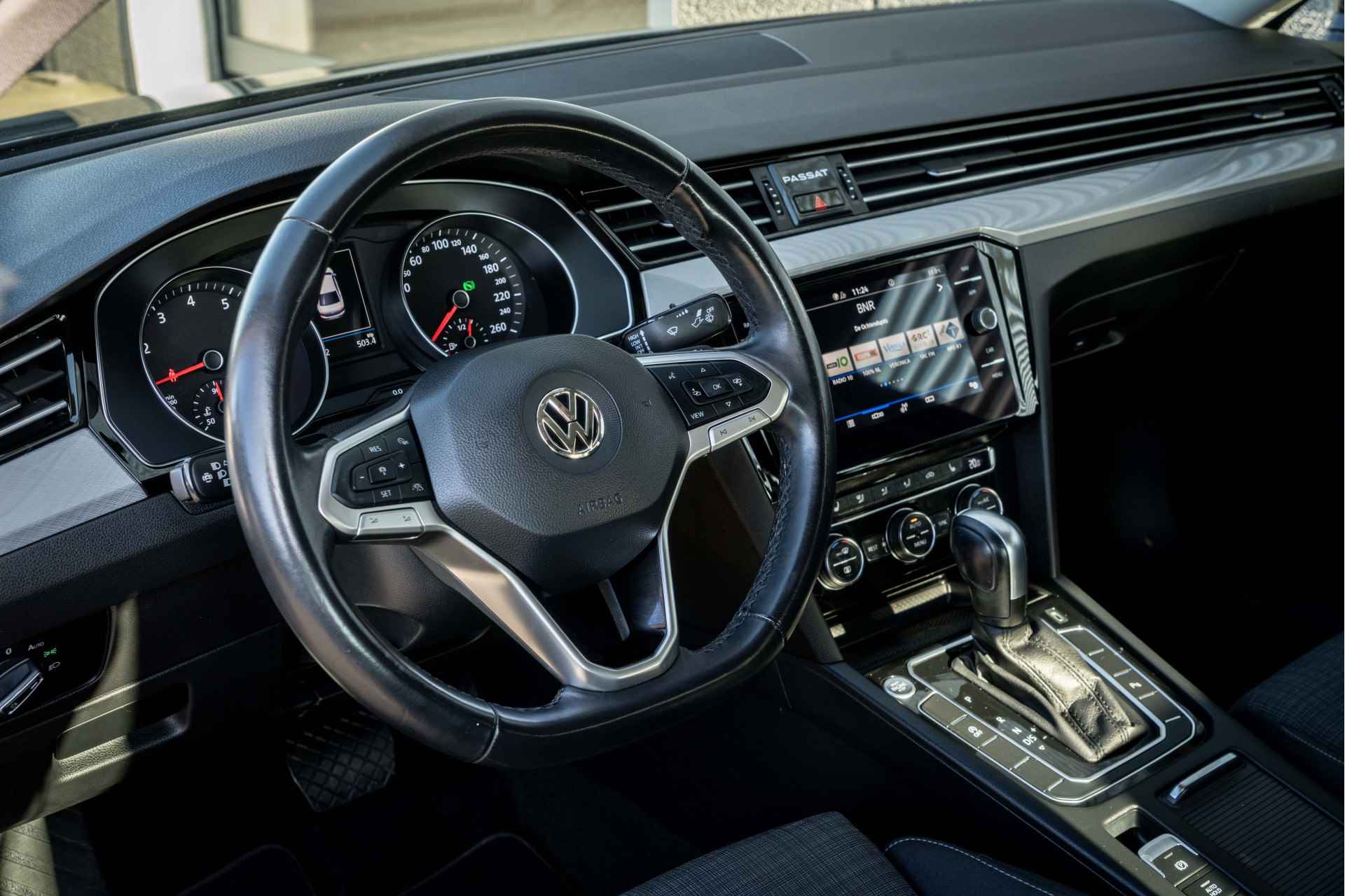 Volkswagen Passat 1.5 TSI 150PK DSG Comfort Business | Camera| ACC| Stoelverwarming| - 37/39