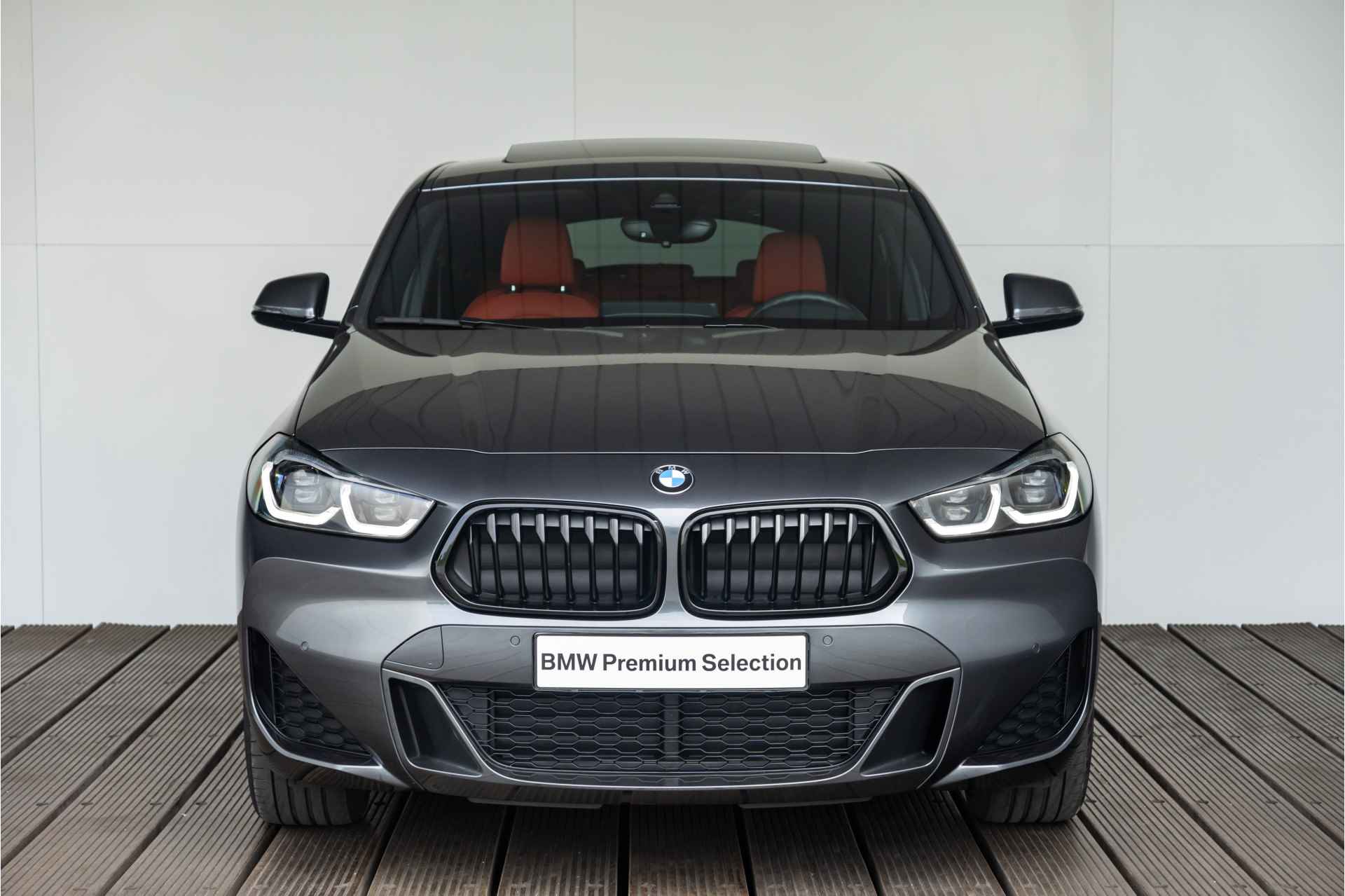 BMW X2 sDrive 20i Aut. High Executive M Sportpakket Head Up Display / Glazen Panoramadak / Comfort Acces / 20inch - 3/44