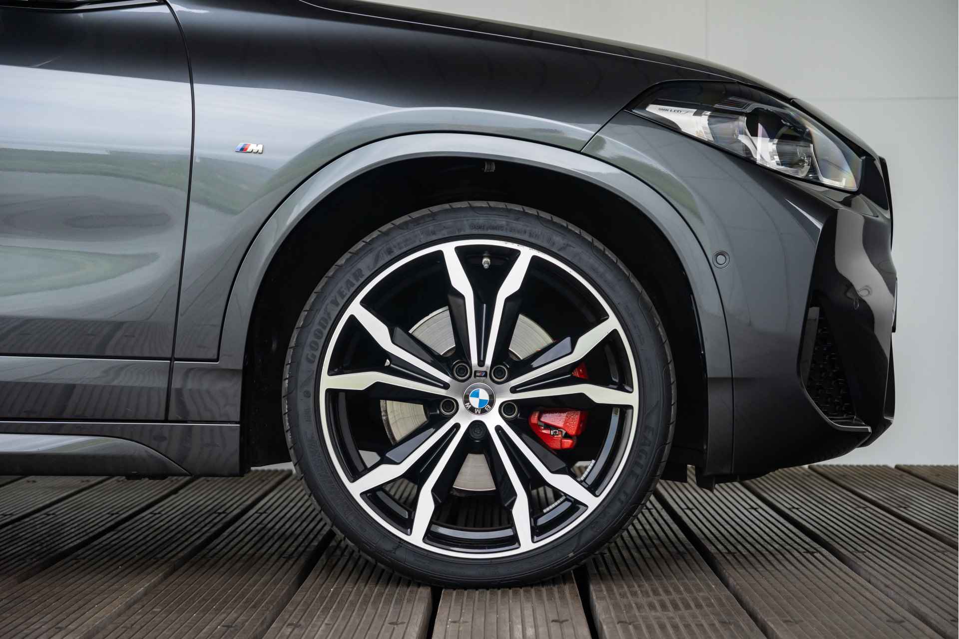 BMW X2 sDrive 20i Aut. High Executive M Sportpakket Head Up Display / Glazen Panoramadak / Comfort Acces / 20inch - 6/44