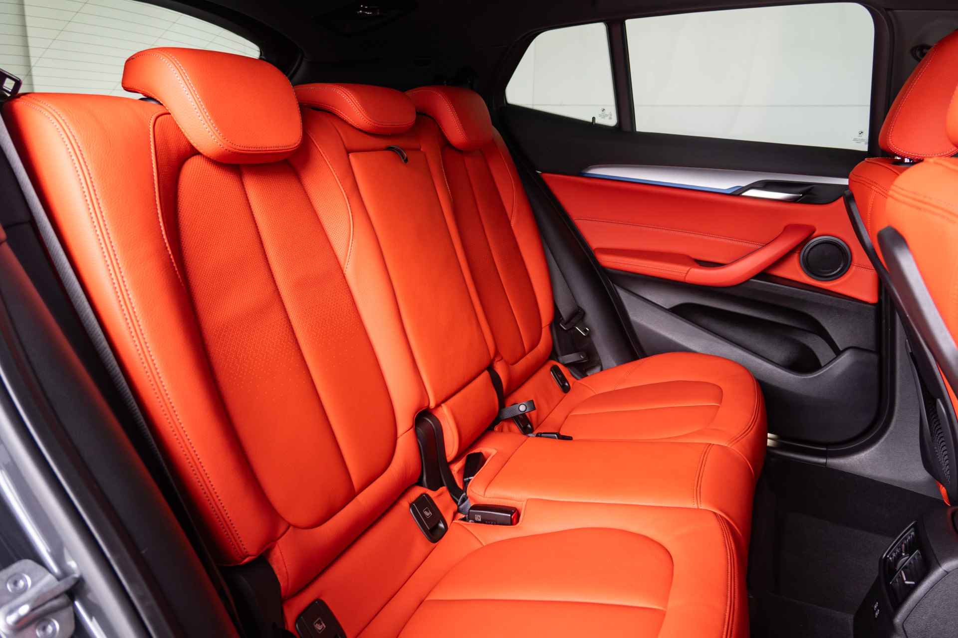 BMW X2 sDrive 20i Aut. High Executive M Sportpakket Head Up Display / Glazen Panoramadak / Comfort Acces / 20inch - 10/44