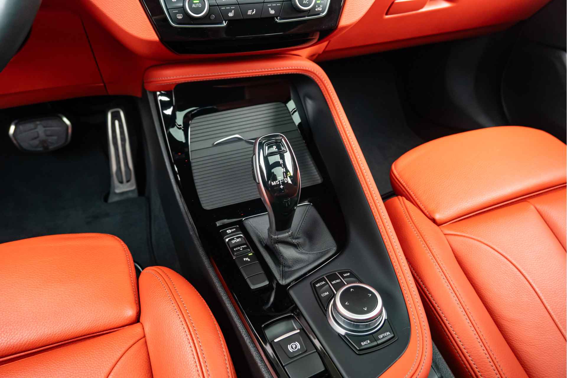 BMW X2 sDrive 20i Aut. High Executive M Sportpakket Head Up Display / Glazen Panoramadak / Comfort Acces / 20inch - 11/44