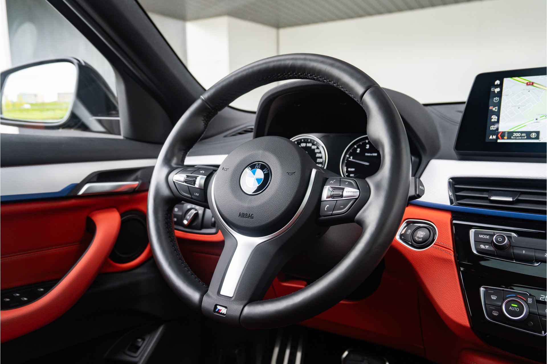 BMW X2 sDrive 20i Aut. High Executive M Sportpakket Head Up Display / Glazen Panoramadak / Comfort Acces / 20inch - 16/44