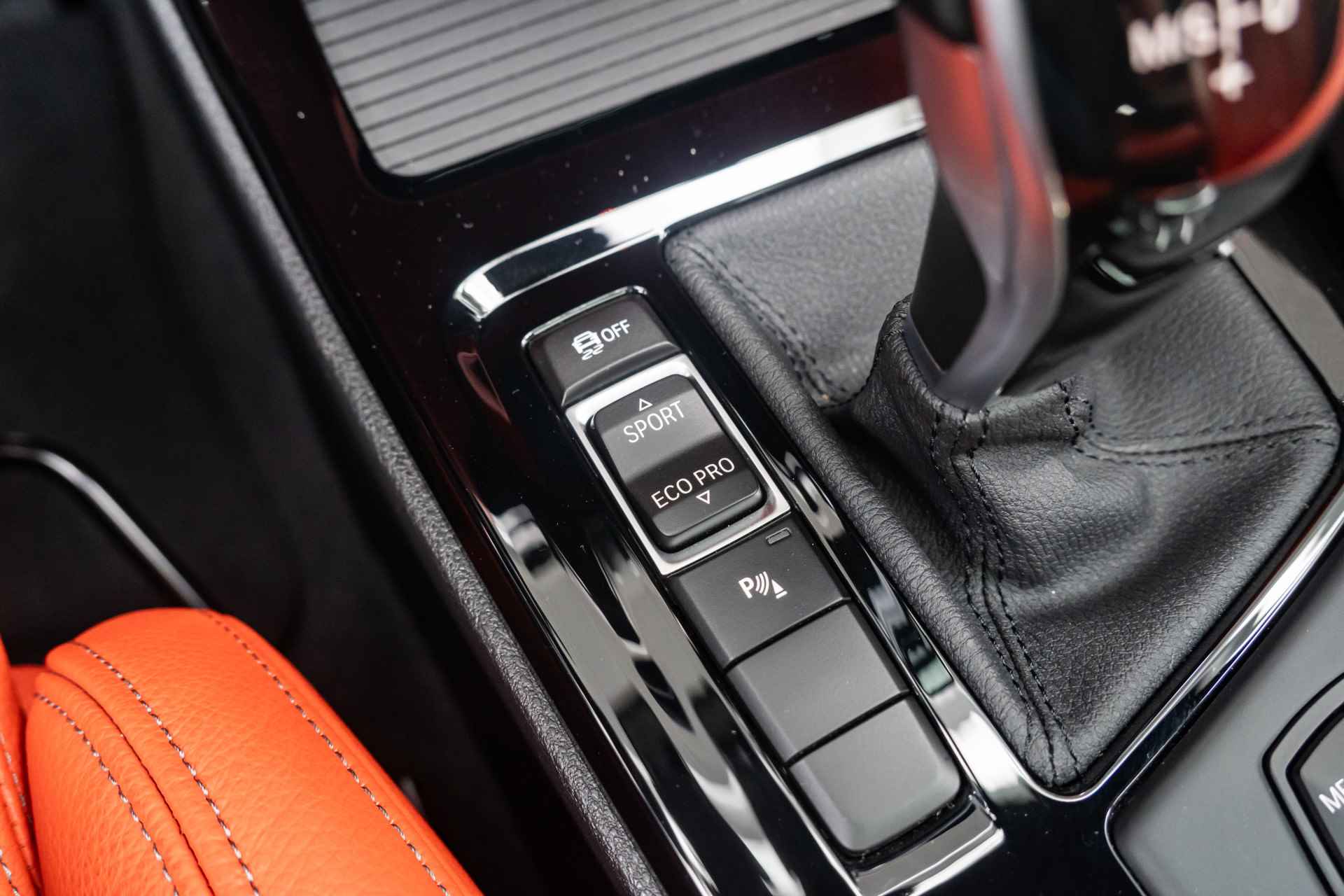 BMW X2 sDrive 20i Aut. High Executive M Sportpakket Head Up Display / Glazen Panoramadak / Comfort Acces / 20inch - 22/44