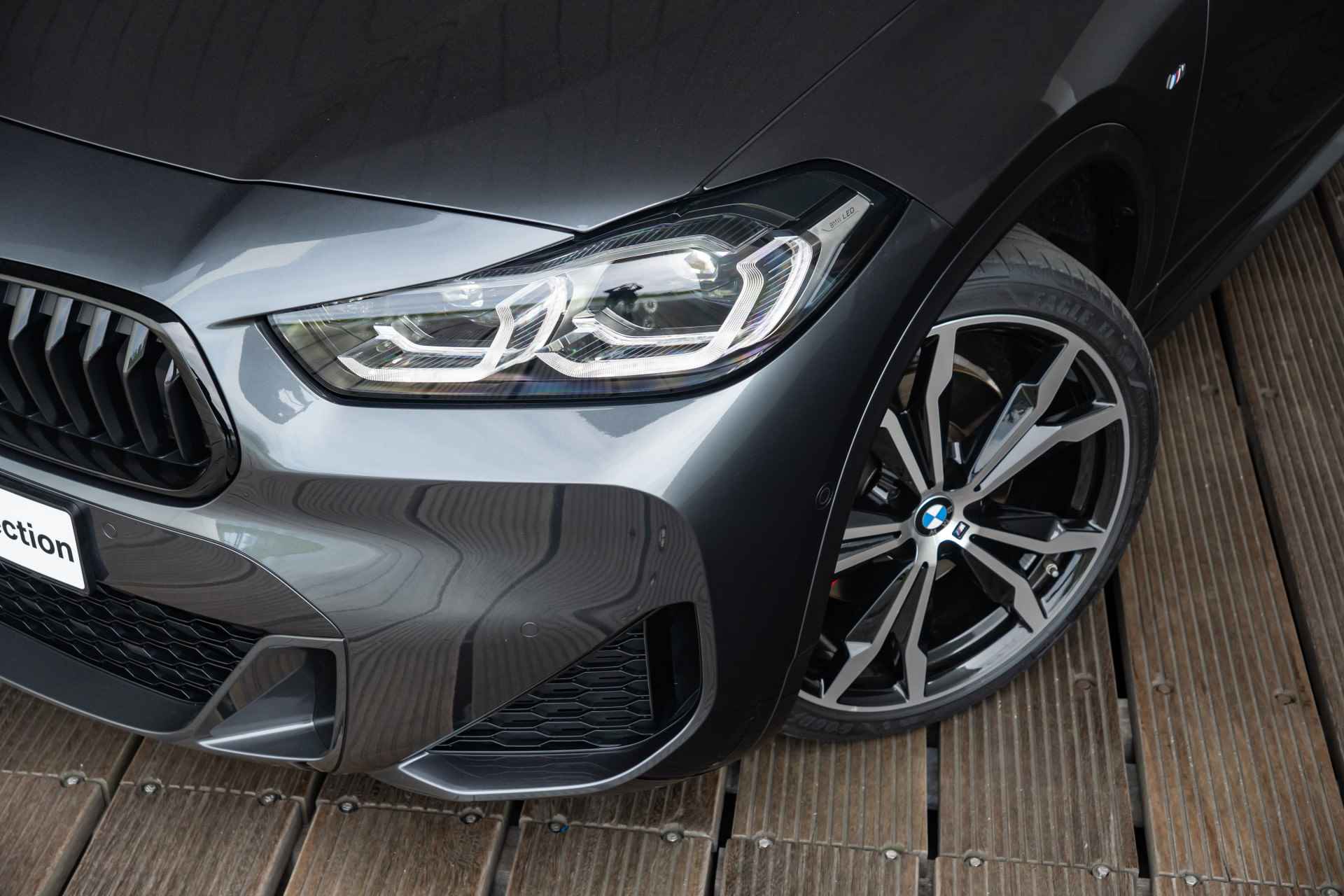 BMW X2 sDrive 20i Aut. High Executive M Sportpakket Head Up Display / Glazen Panoramadak / Comfort Acces / 20inch - 33/44