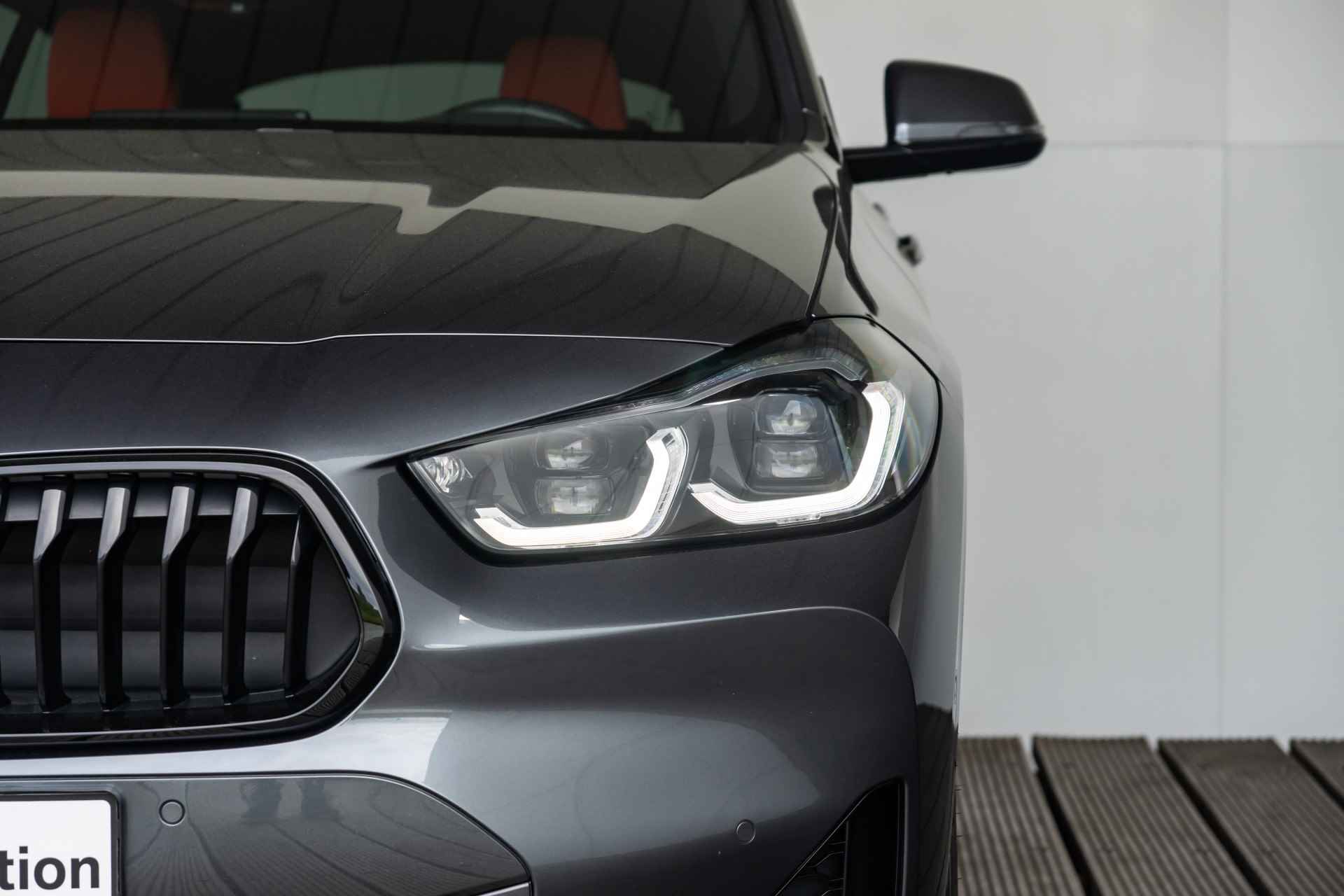 BMW X2 sDrive 20i Aut. High Executive M Sportpakket Head Up Display / Glazen Panoramadak / Comfort Acces / 20inch - 34/44