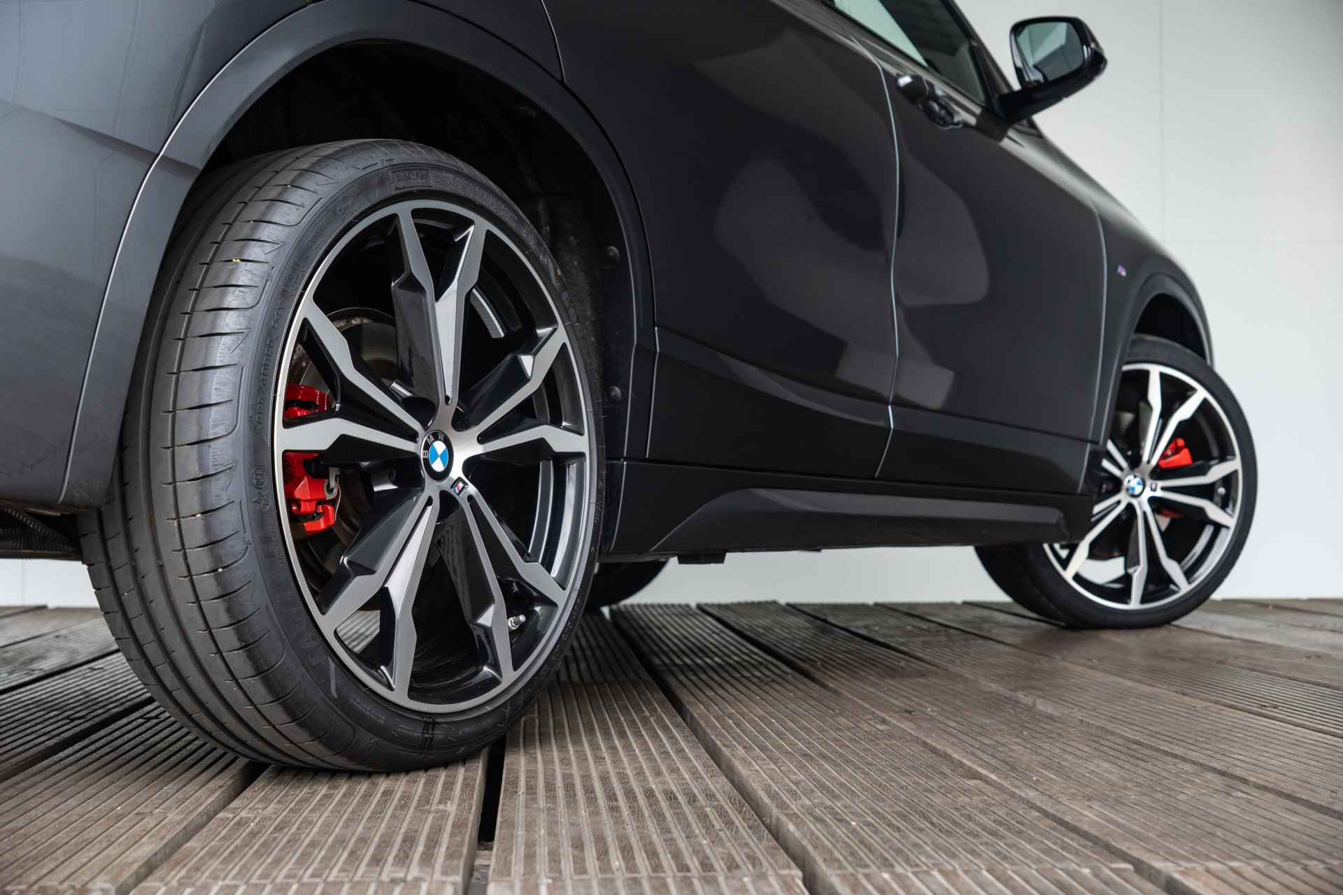 BMW X2 sDrive 20i Aut. High Executive M Sportpakket Head Up Display / Glazen Panoramadak / Comfort Acces / 20inch - 37/44