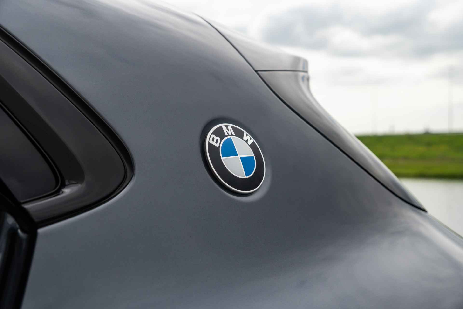BMW X2 sDrive 20i Aut. High Executive M Sportpakket Head Up Display / Glazen Panoramadak / Comfort Acces / 20inch - 40/44