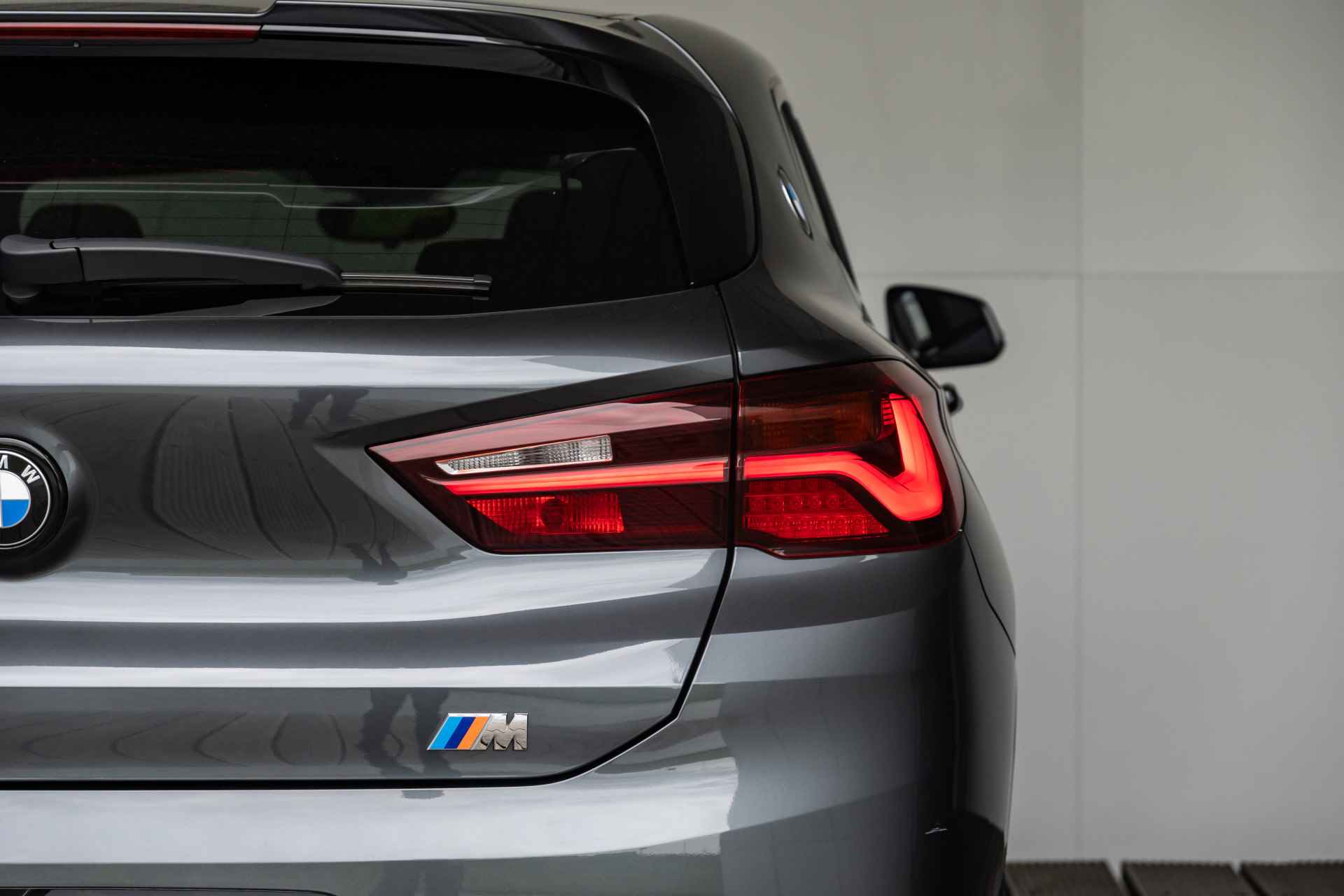 BMW X2 sDrive 20i Aut. High Executive M Sportpakket Head Up Display / Glazen Panoramadak / Comfort Acces / 20inch - 41/44