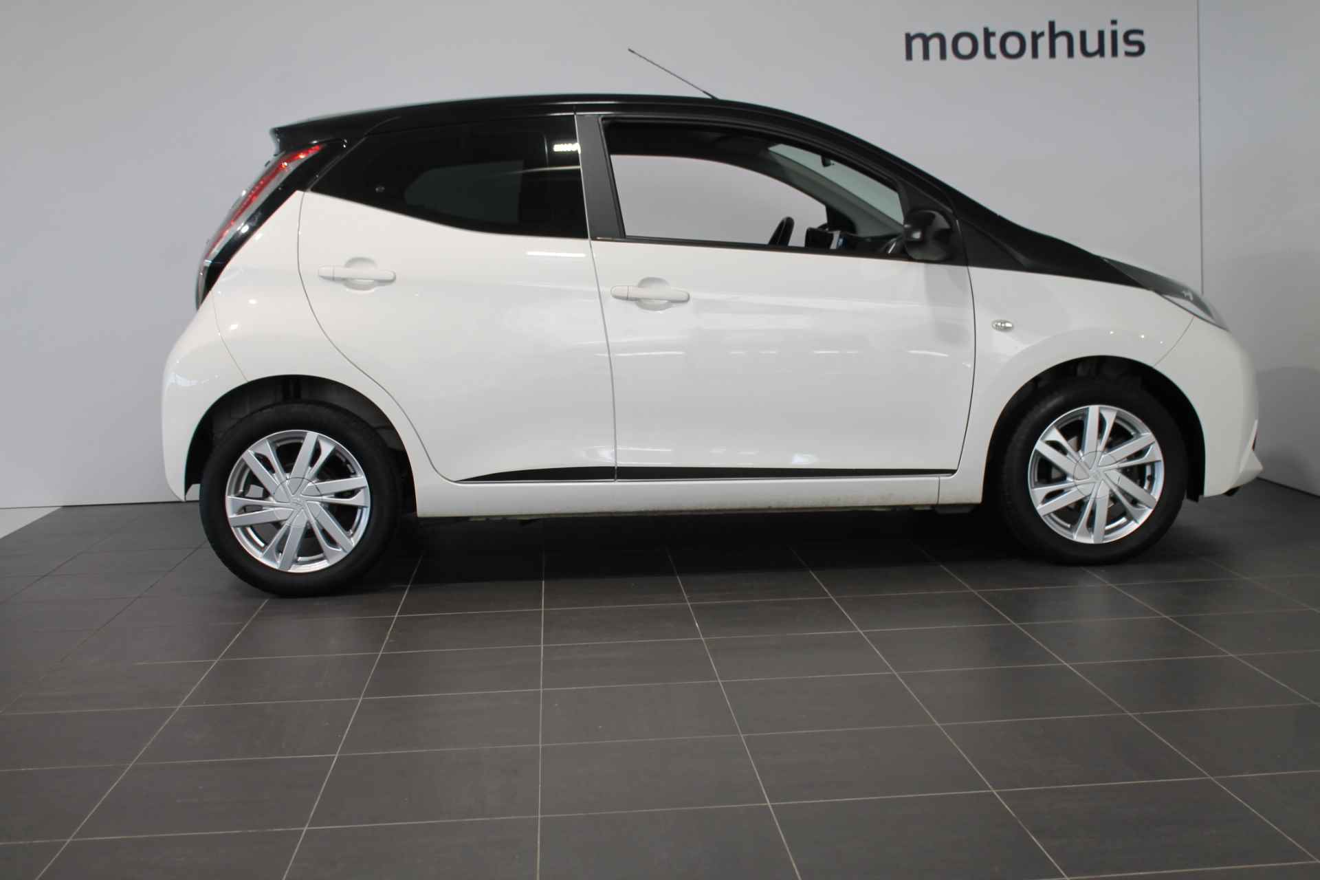 Toyota Aygo 1.0 VVT-i 69pk 5D x-cite - 4/24