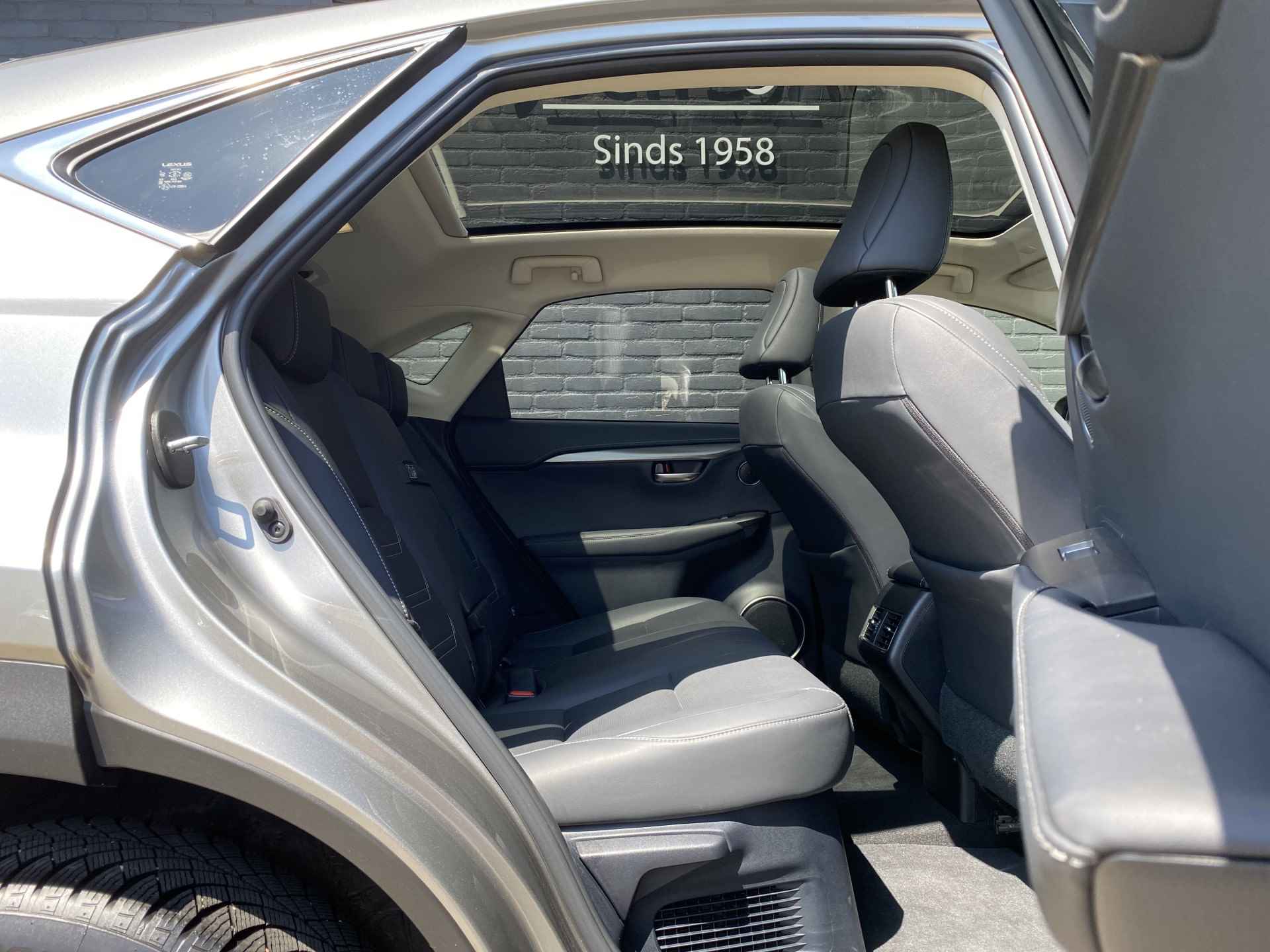 Lexus NX 300h AWD hybrid Luxury Edition | dealer onderhouden | panoramadak | navigatie | leder interieur | wifi | camera - 23/40