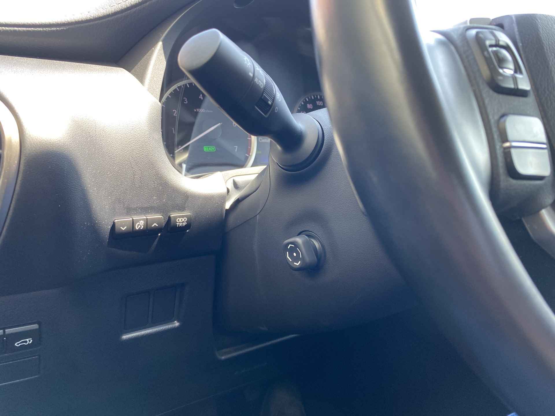 Lexus NX 300h AWD hybrid Luxury Edition | dealer onderhouden | panoramadak | navigatie | leder interieur | wifi | camera - 36/40