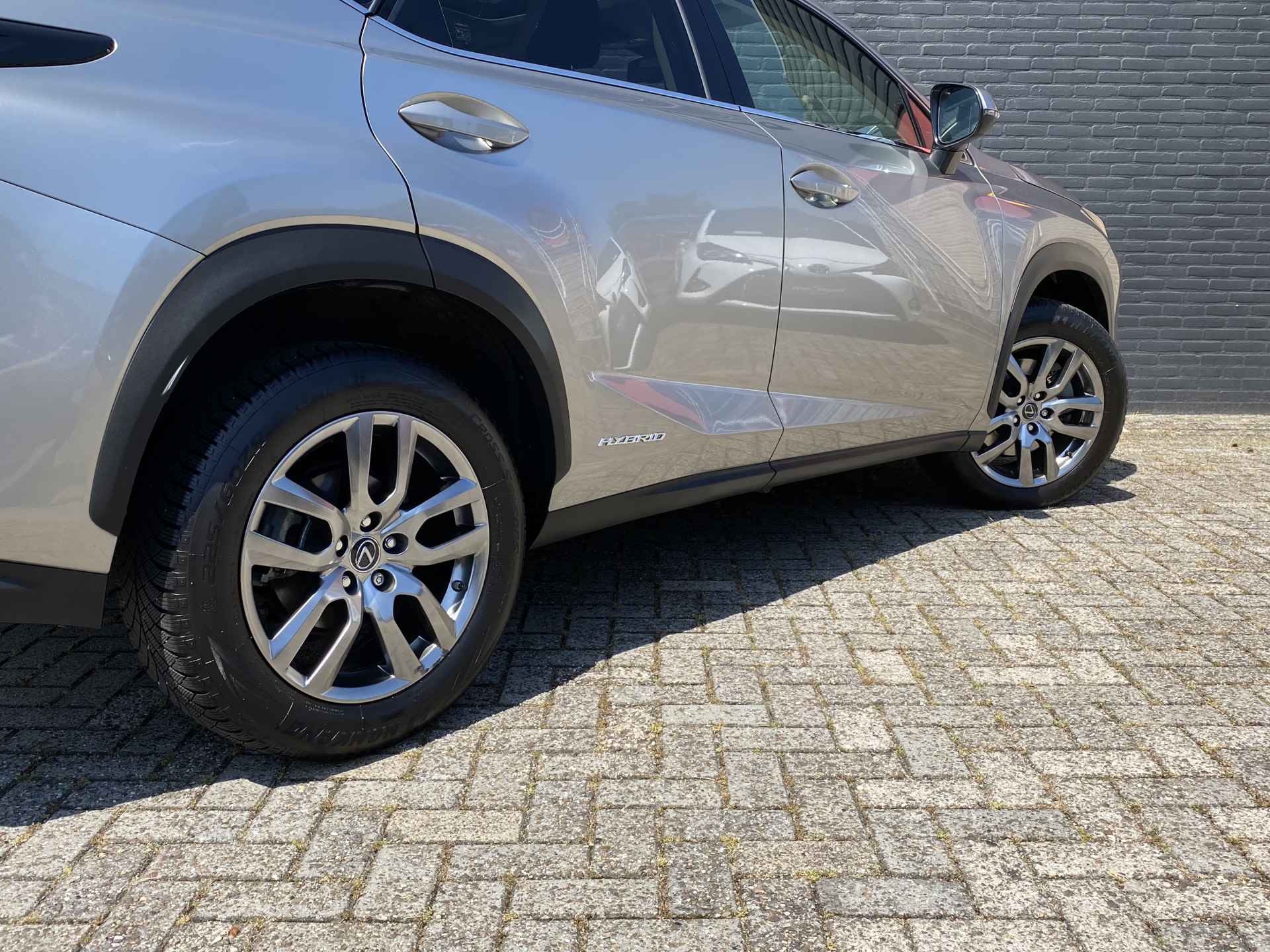 Lexus NX 300h AWD hybrid Luxury Edition AUT. | dealer onderhouden | panoramadak | navigatie | leder interieur | wifi | camera - 10/38