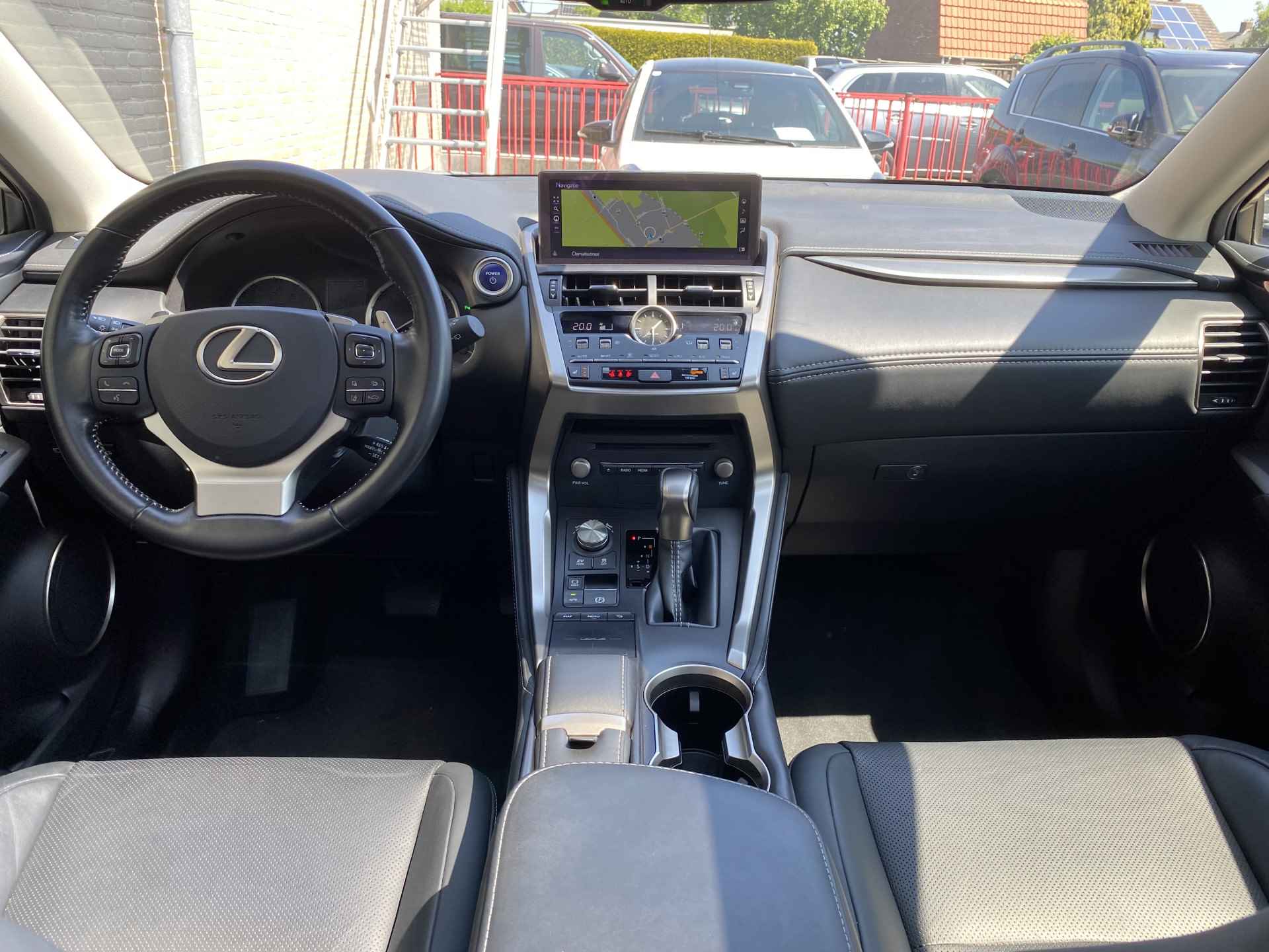 Lexus NX 300h AWD hybrid Luxury Edition AUT. | dealer onderhouden | panoramadak | navigatie | leder interieur | wifi | camera - 17/38