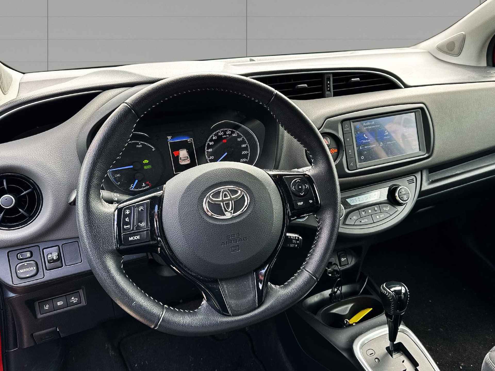 Toyota Yaris 1.5 Hybrid Dynamic - 10/19