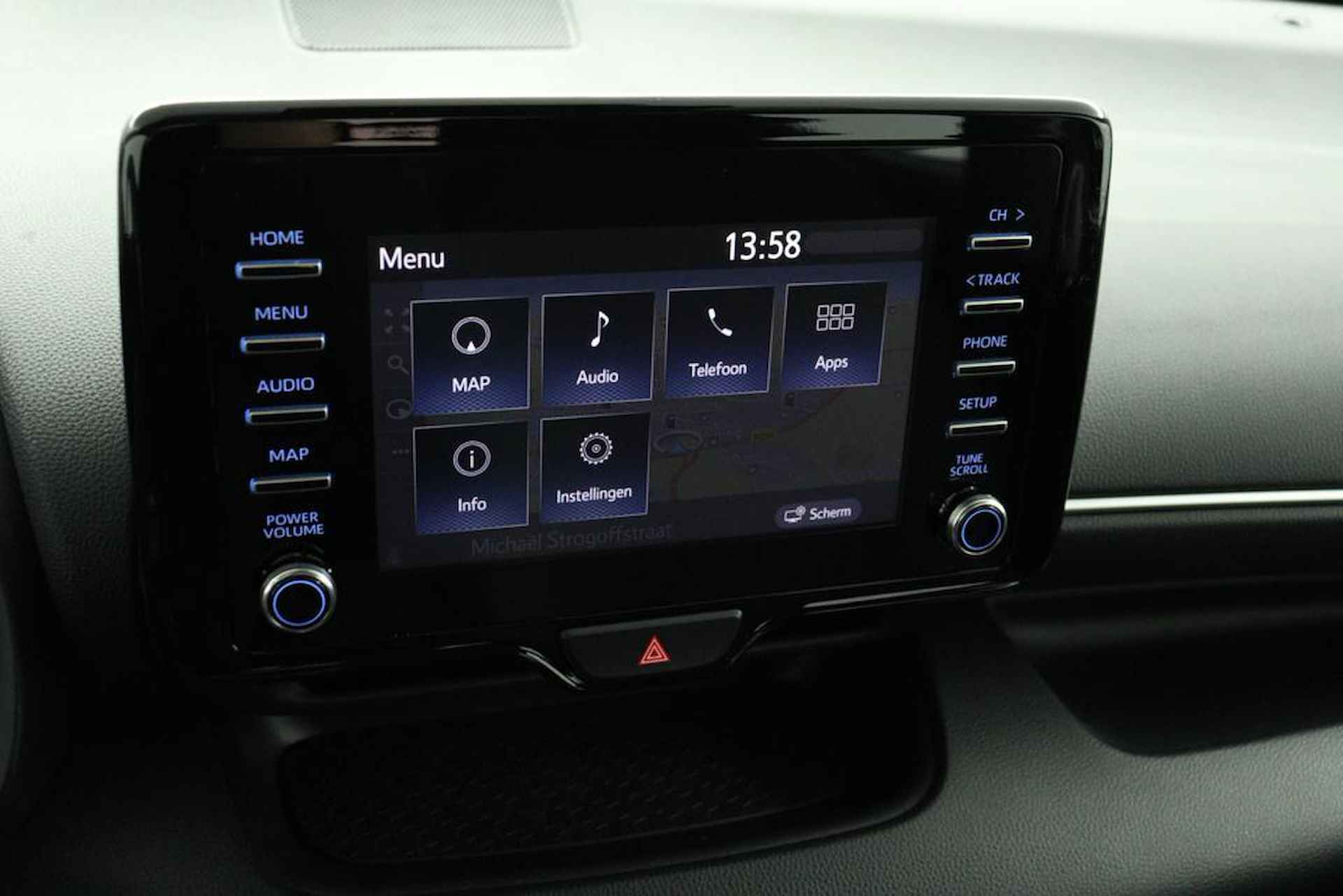 Toyota Yaris 1.5 Hybrid First Edition | Apple Carplay/Android Auto | Navigatie | Parkeercamera | Adaptieve Cruise-Control | - 9/48