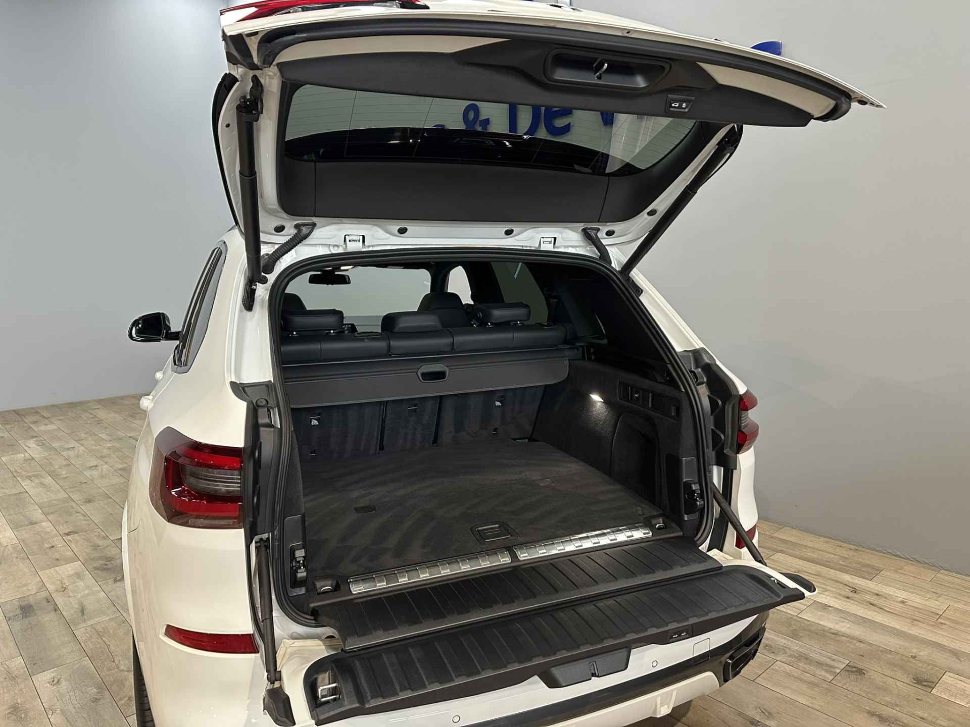 BMW X5 xDrive45e High Executive M Sport | Laser LED | Sky Lounge | Sportstoelen | Luchtvering | 360 Camera | Trekhaak | Adaptive Cruise | Harman Kardon | Apple Carplay | Isofix | NAP | - 49/60