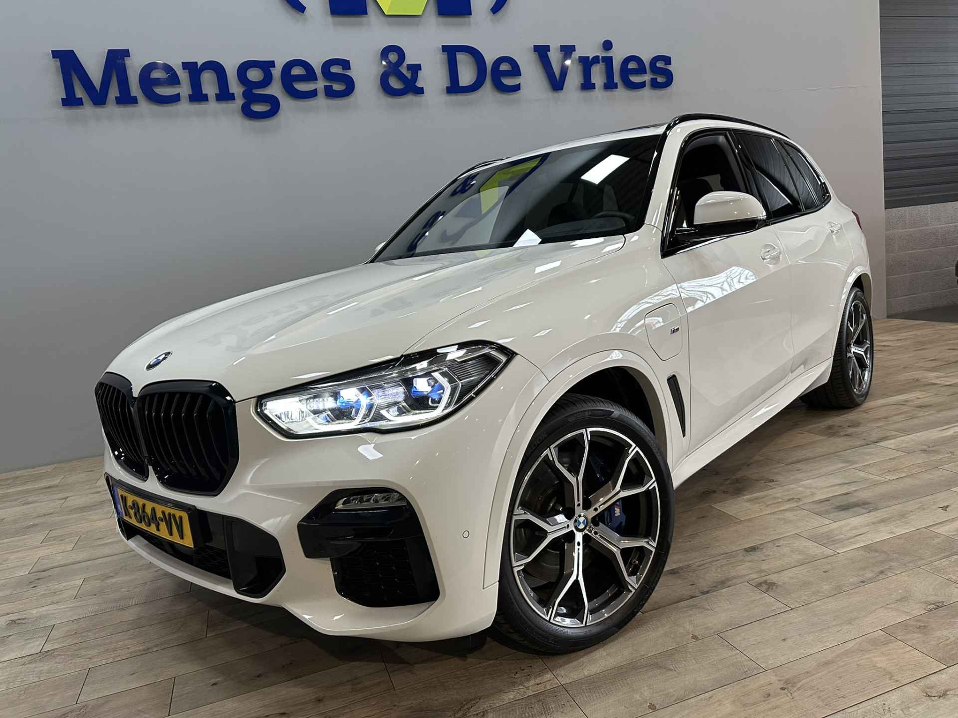 BMW X5 xDrive45e High Executive M Sport | Laser LED | Sky Lounge | Sportstoelen | Luchtvering | 360 Camera | Trekhaak | Adaptive Cruise | Harman Kardon | Apple Carplay | Isofix | NAP | - 55/60