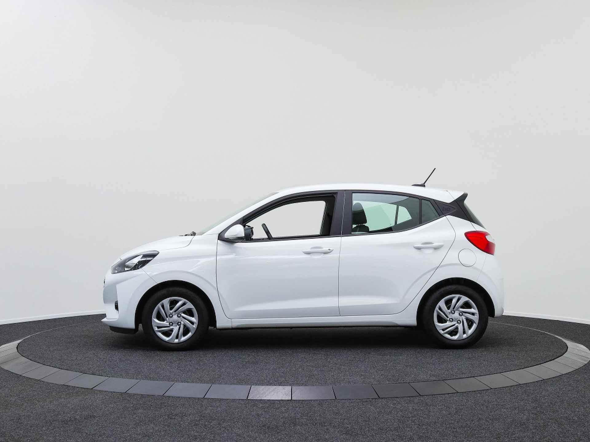 Hyundai i10 1.0 Comfort Smart | Navigatie | Private lease 339p.m. - 10/42