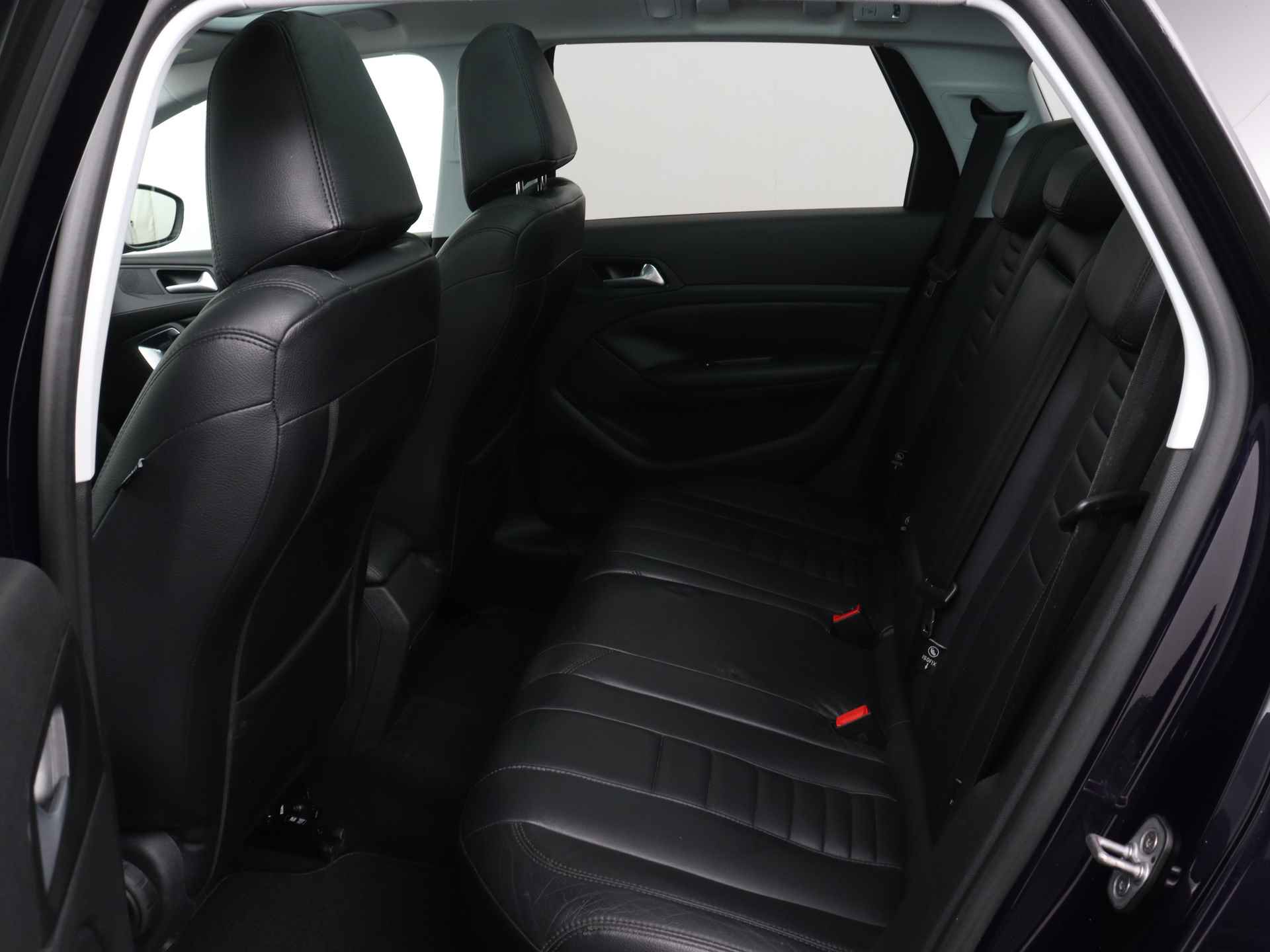Peugeot 308 1.2 PureTech Blue Lease Premium | Lederen bekleding met stoelverwarming | Navigatie | Panoramadak | - 17/41
