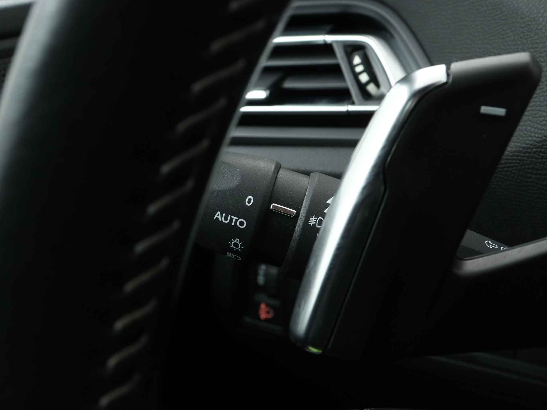 Peugeot 308 1.2 PureTech Blue Lease Premium | Leren bekleding met stoelverwarming | Navigatie | Panoramadak | - 20/41
