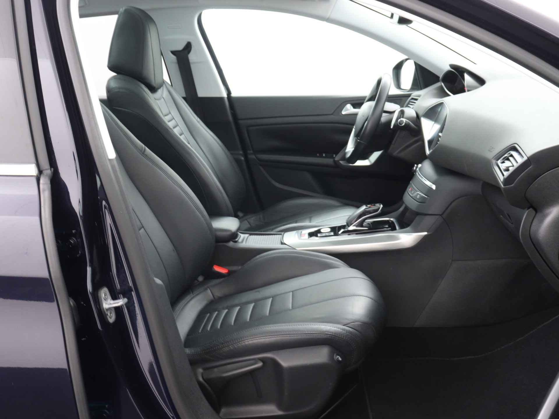 Peugeot 308 1.2 PureTech Blue Lease Premium | Lederen bekleding met stoelverwarming | Navigatie | Panoramadak | - 26/41