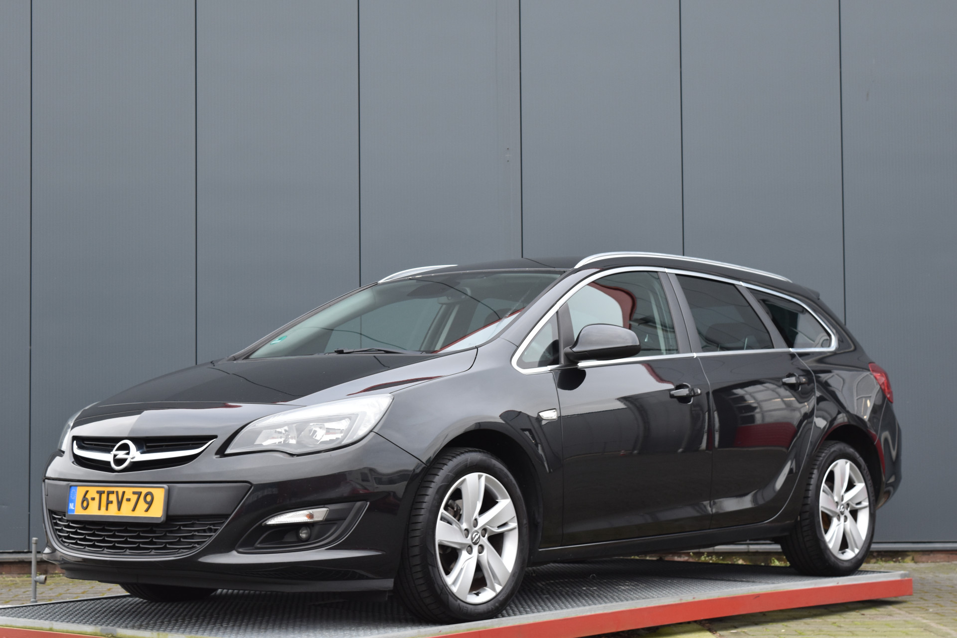 Opel Astra Sports Tourer 1.4 Turbo Business + navigatie climate control bij viaBOVAG.nl