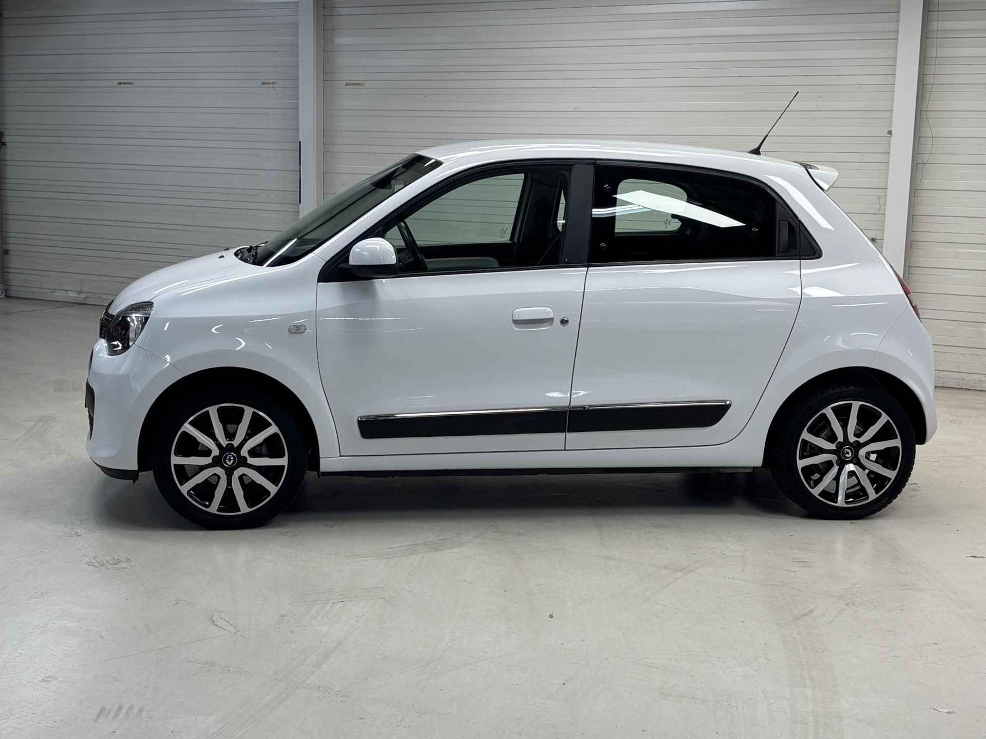 Renault Twingo 1.0 SCe Intens Automaat / 16" Lmv / Navigatie / Achterruitrijcamera - 8/27