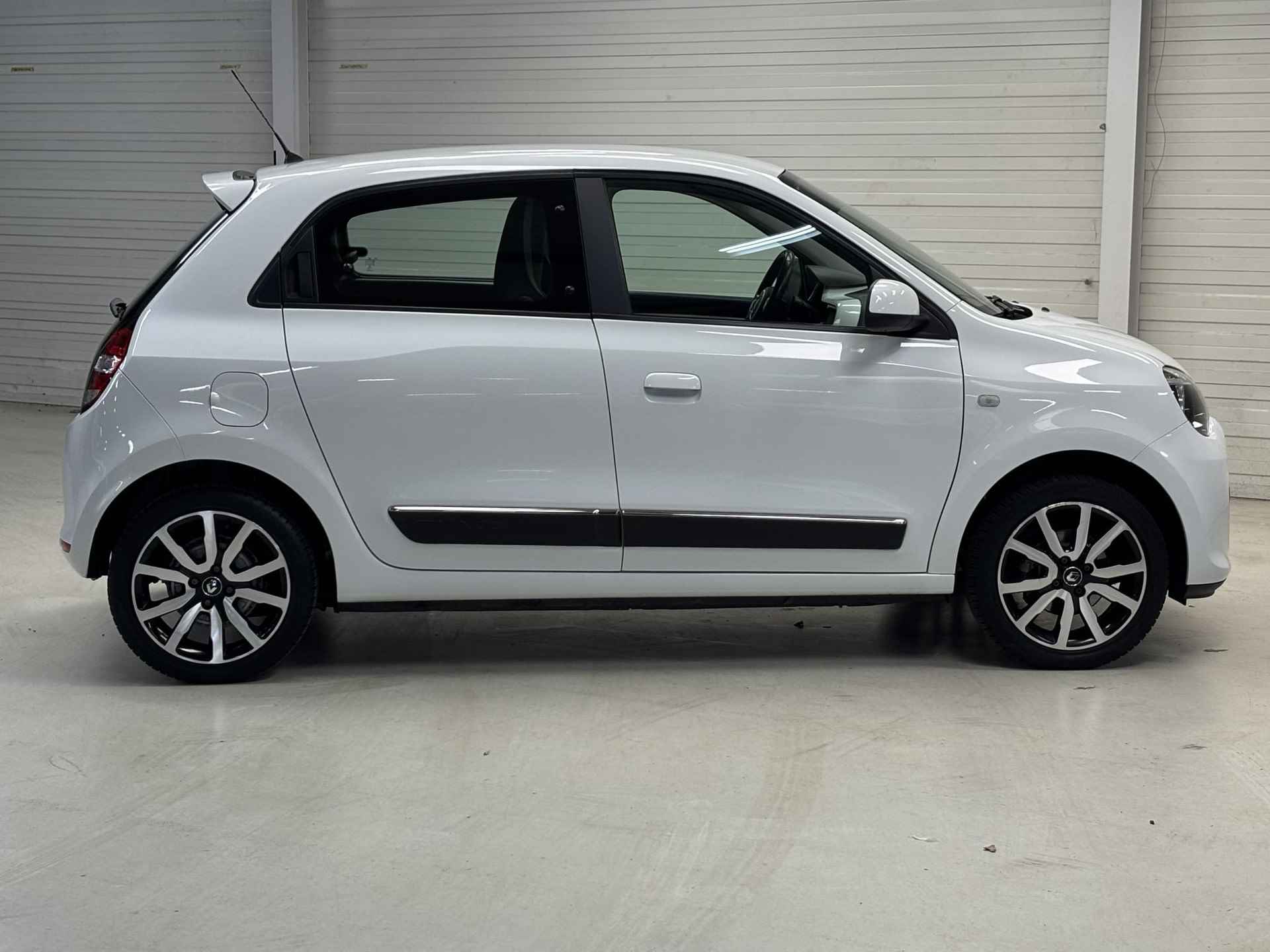 Renault Twingo 1.0 SCe Intens Automaat / 16" Lmv / Navigatie / Achterruitrijcamera - 11/27