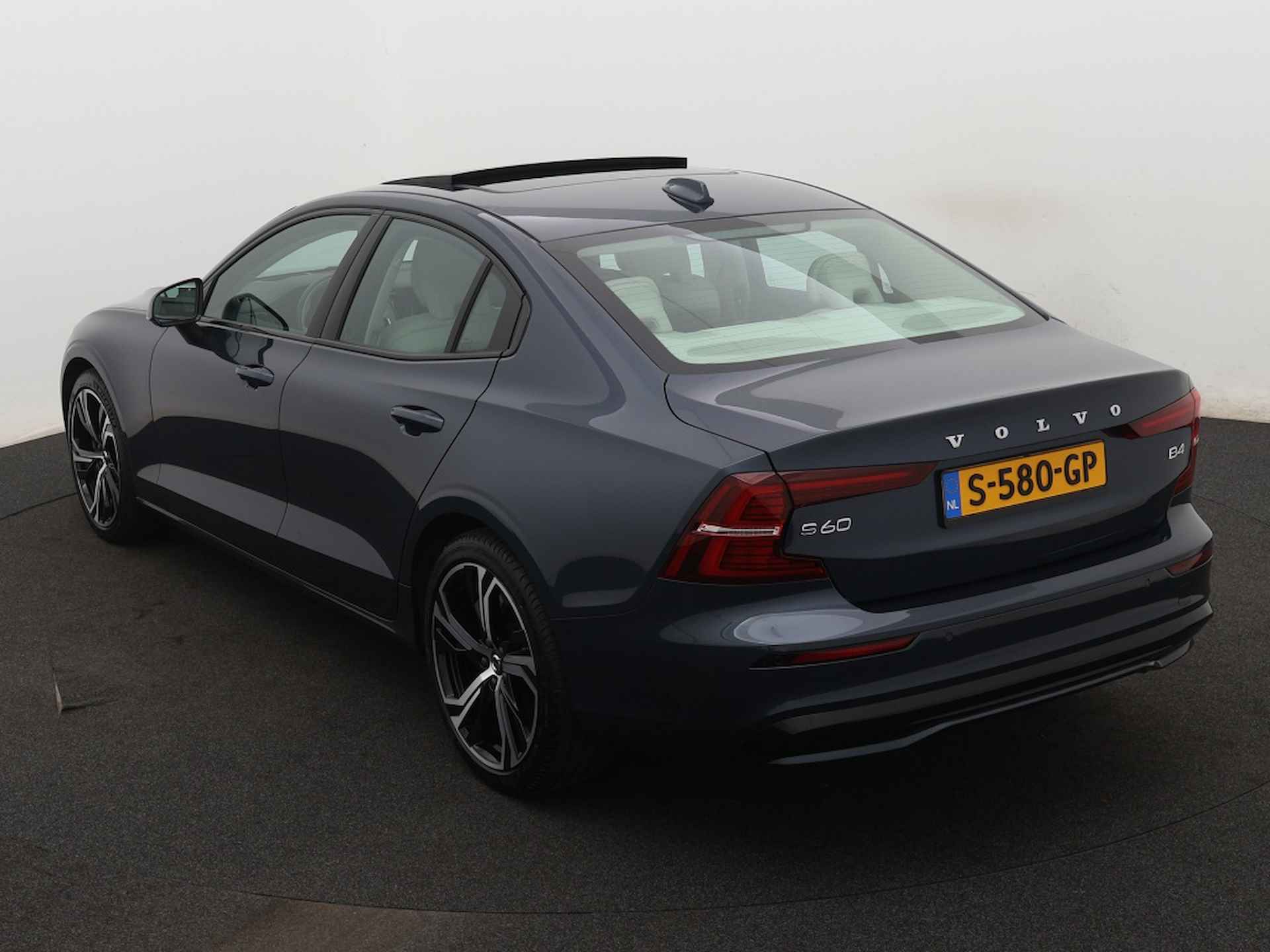 Volvo S60 2.0 B4 Ultimate Dark - 3/48