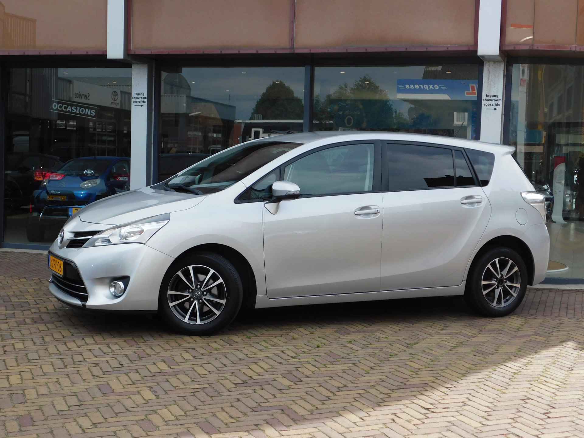 Toyota Verso 1.8 VVT-i Business TREKHAAK / NAVIGATIE - 2/35