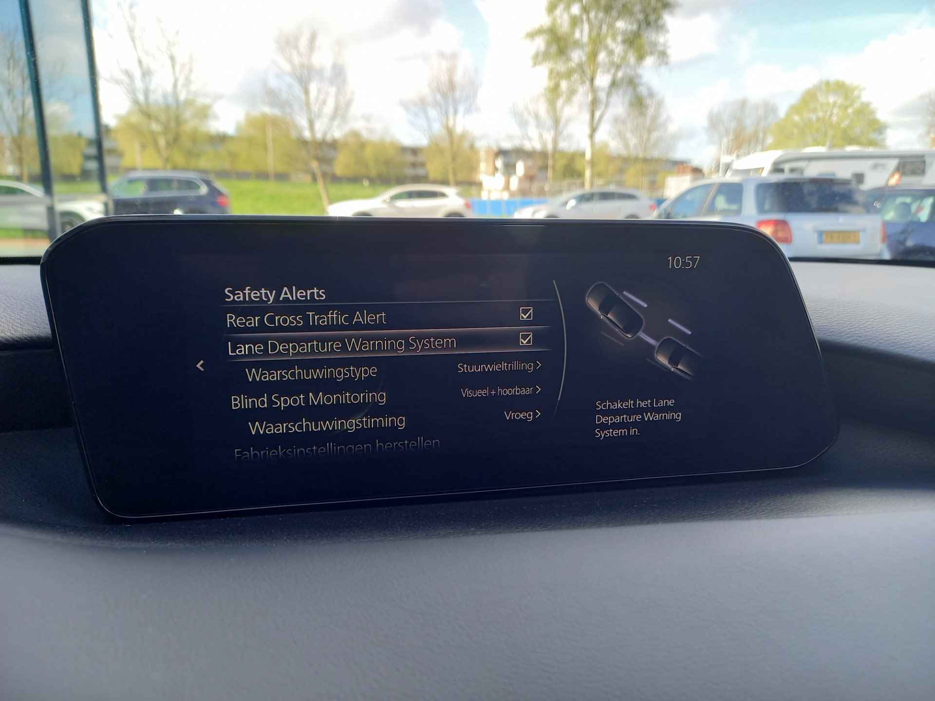 Mazda 3 2.0 e-SkyActiv-G M Hybrid 122 - 1 EIGENAAR - NL AUTO - CARPLAY / ANDROID - PDC - LED - 50/56