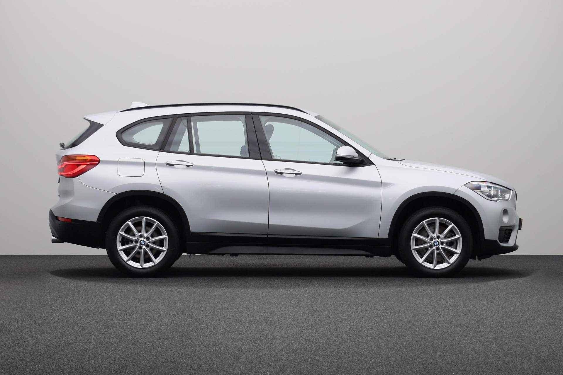 BMW X1 sDrive20d Executive | Sportstoelen | Navigatiesysteem | Elektrische achterklep | Climaat control | - 10/24