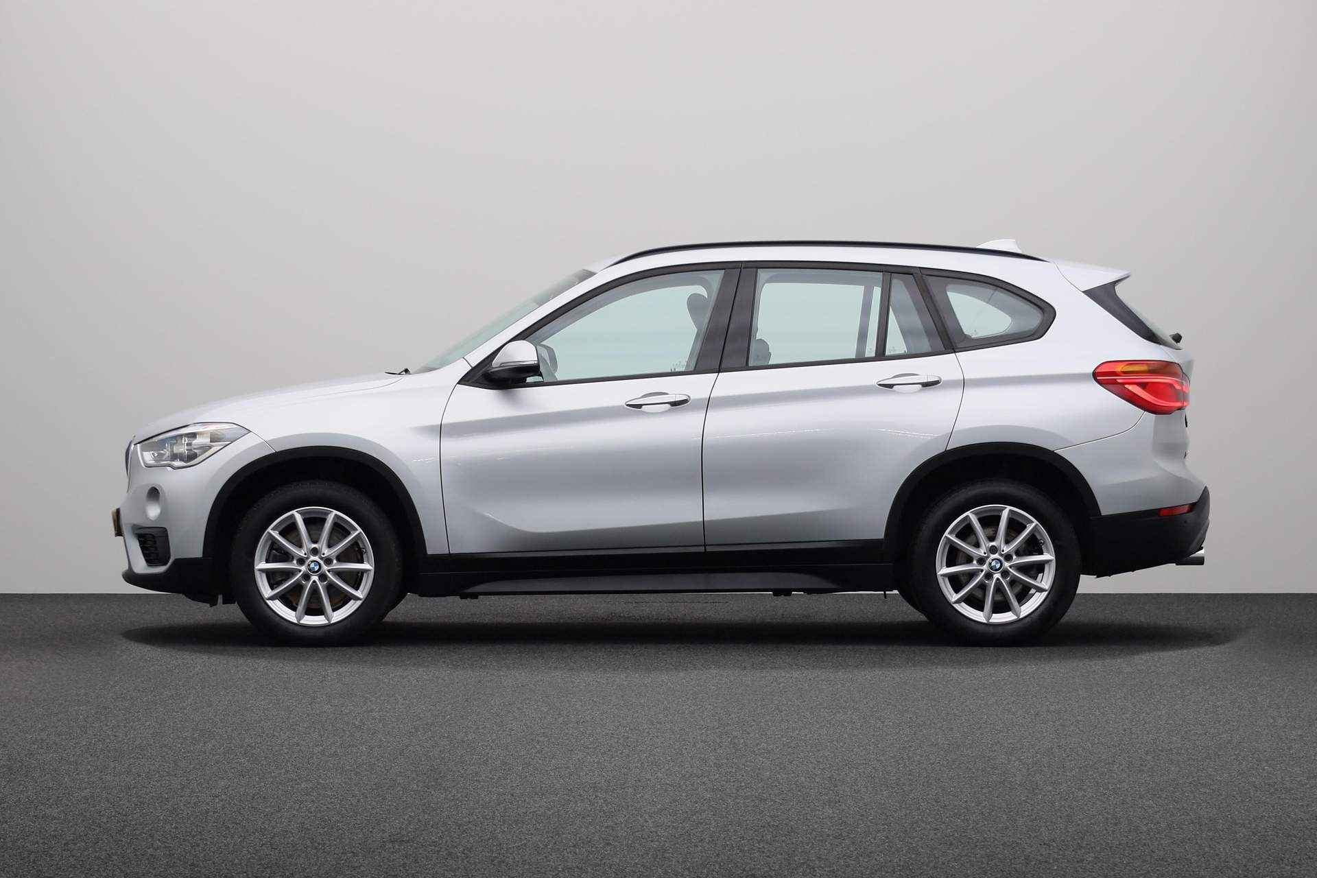 BMW X1 sDrive20d Executive | Sportstoelen | Navigatiesysteem | Elektrische achterklep | Climaat control | - 12/24