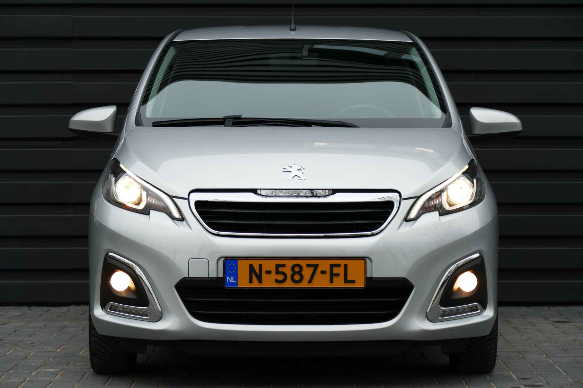 Peugeot 108 1.0 E-VTI 72PK 5-DRS ALLURE / NAVI / LED / CLIMA / 15"LMV / CAMERA / BLUETOOOTH / 2E EIGENAAR / NIEUWSTAAT !! - 4/26