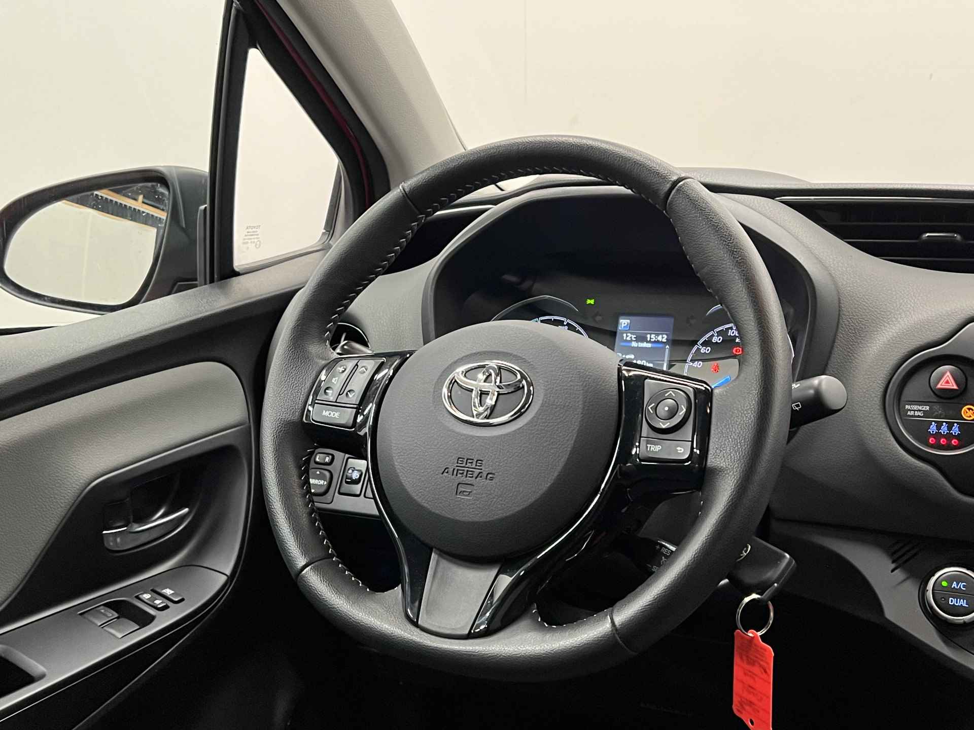 Toyota Yaris 1.5 Hybrid Active | AIRCO | CRUISE CONTROL | CAMERA | BLUETOOTH | - 25/35
