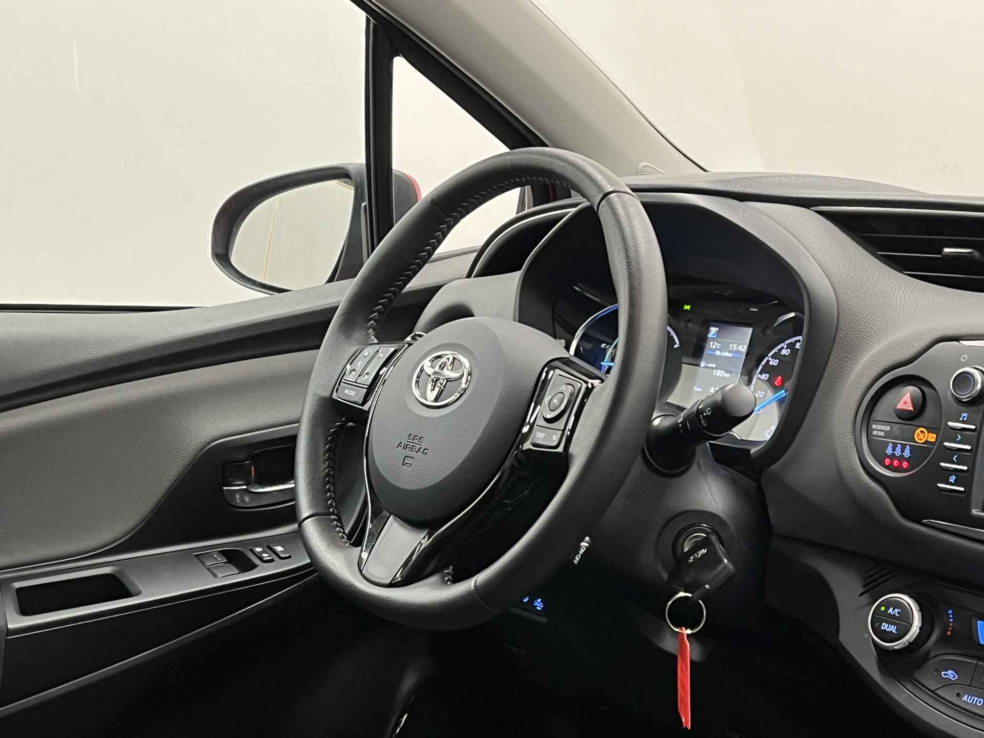 Toyota Yaris 1.5 Hybrid Active | AIRCO | CRUISE CONTROL | CAMERA | BLUETOOTH | - 26/35